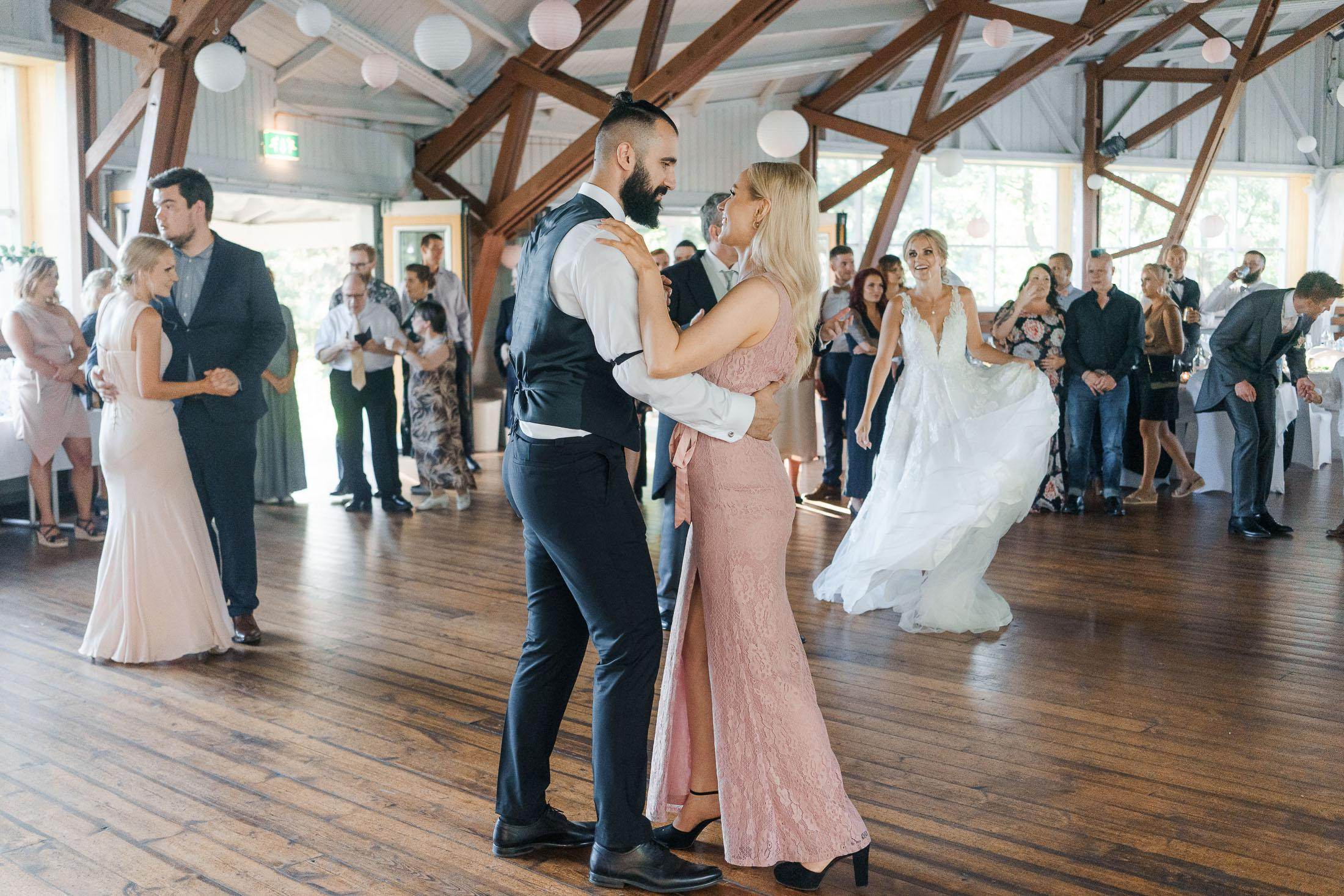 Hääkuvaaja Porvoossa | Unohtumattomat Hetket Hotelli Runosta Tanssisaarelle