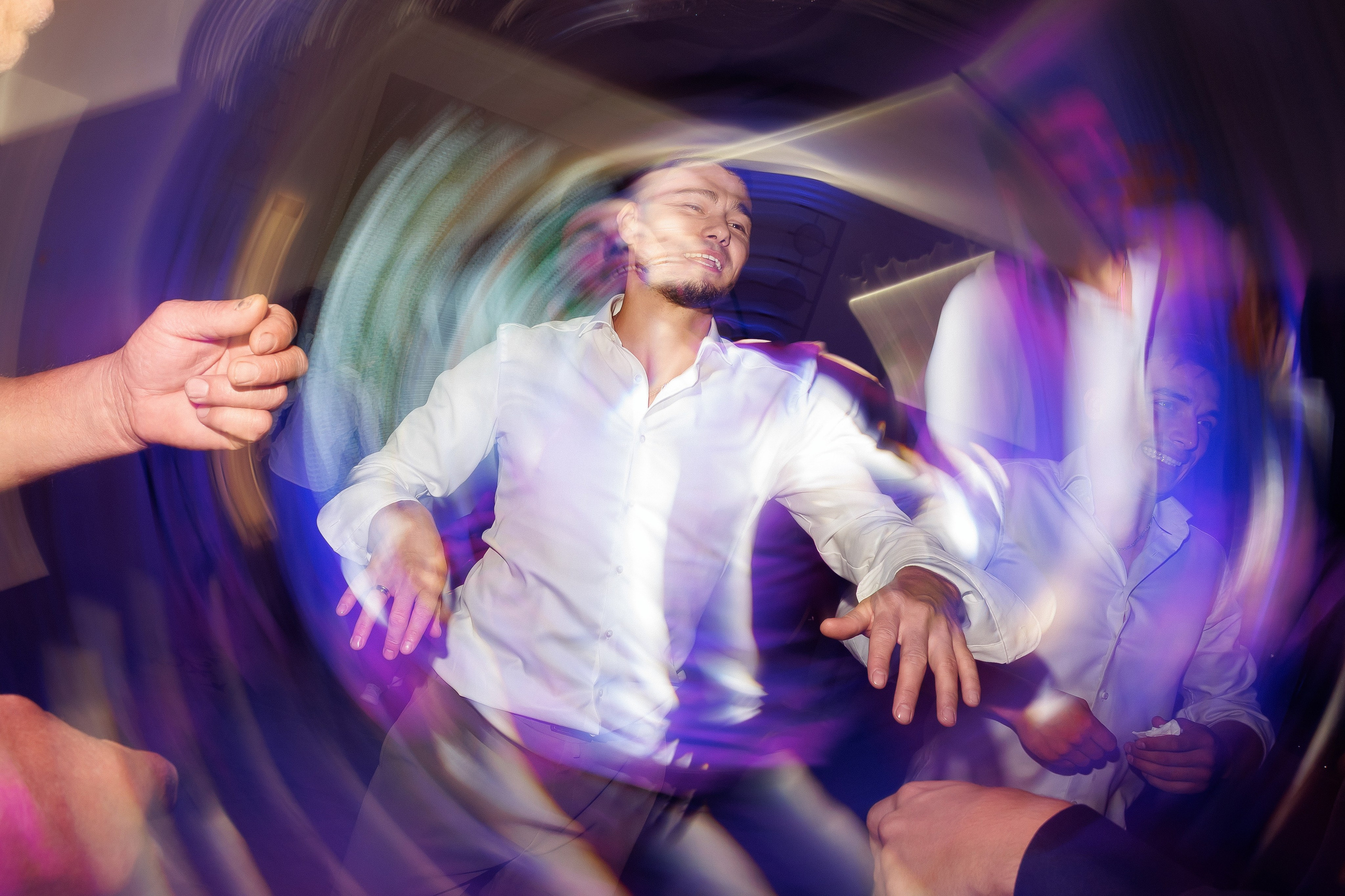 Eugen & Livia — Grand Elysee — Wedding Day. Servicii Foto și Video 067188353