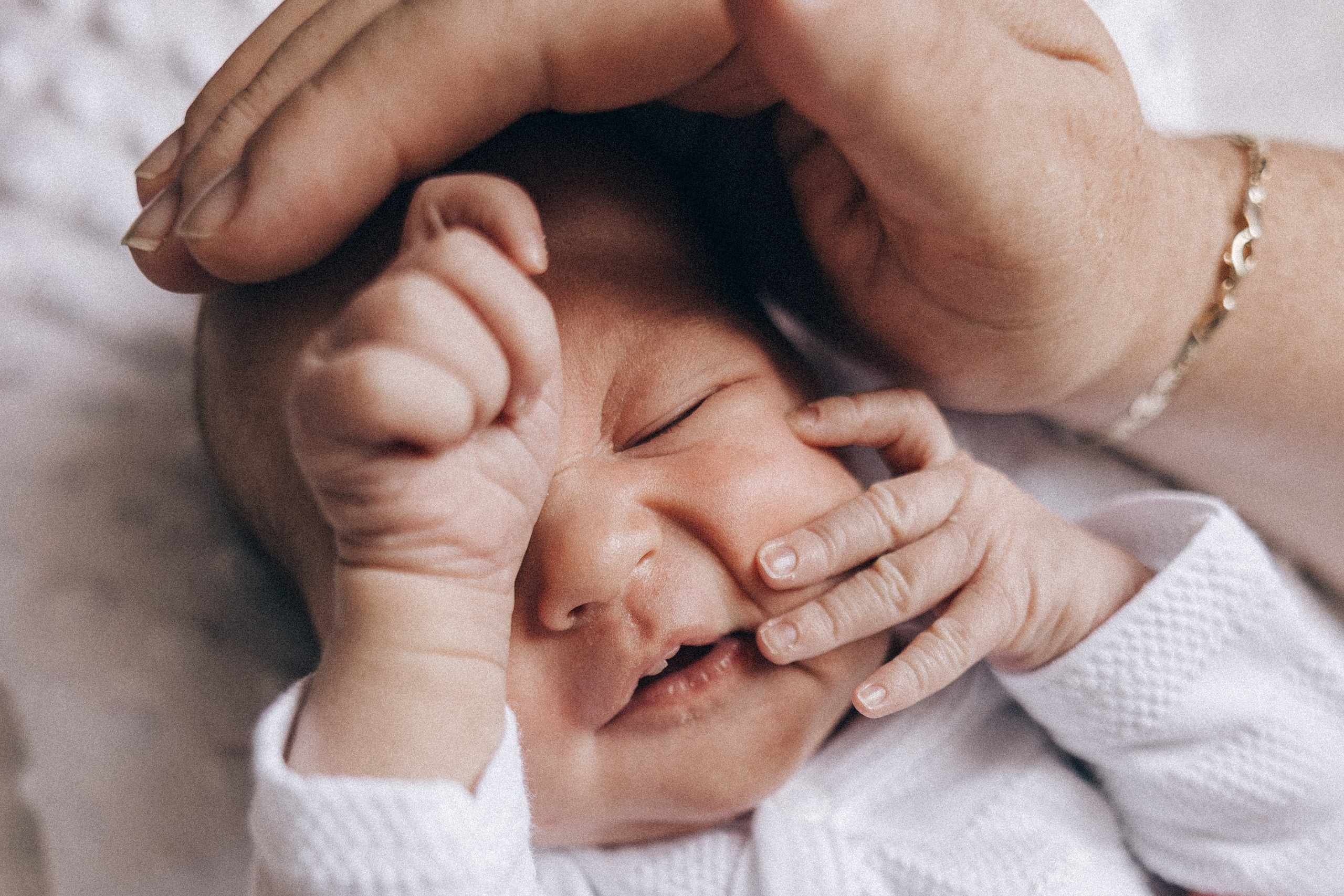 Welcome to the world. Lifestyle and Family Photographer in Pisek Oxana Telupilova