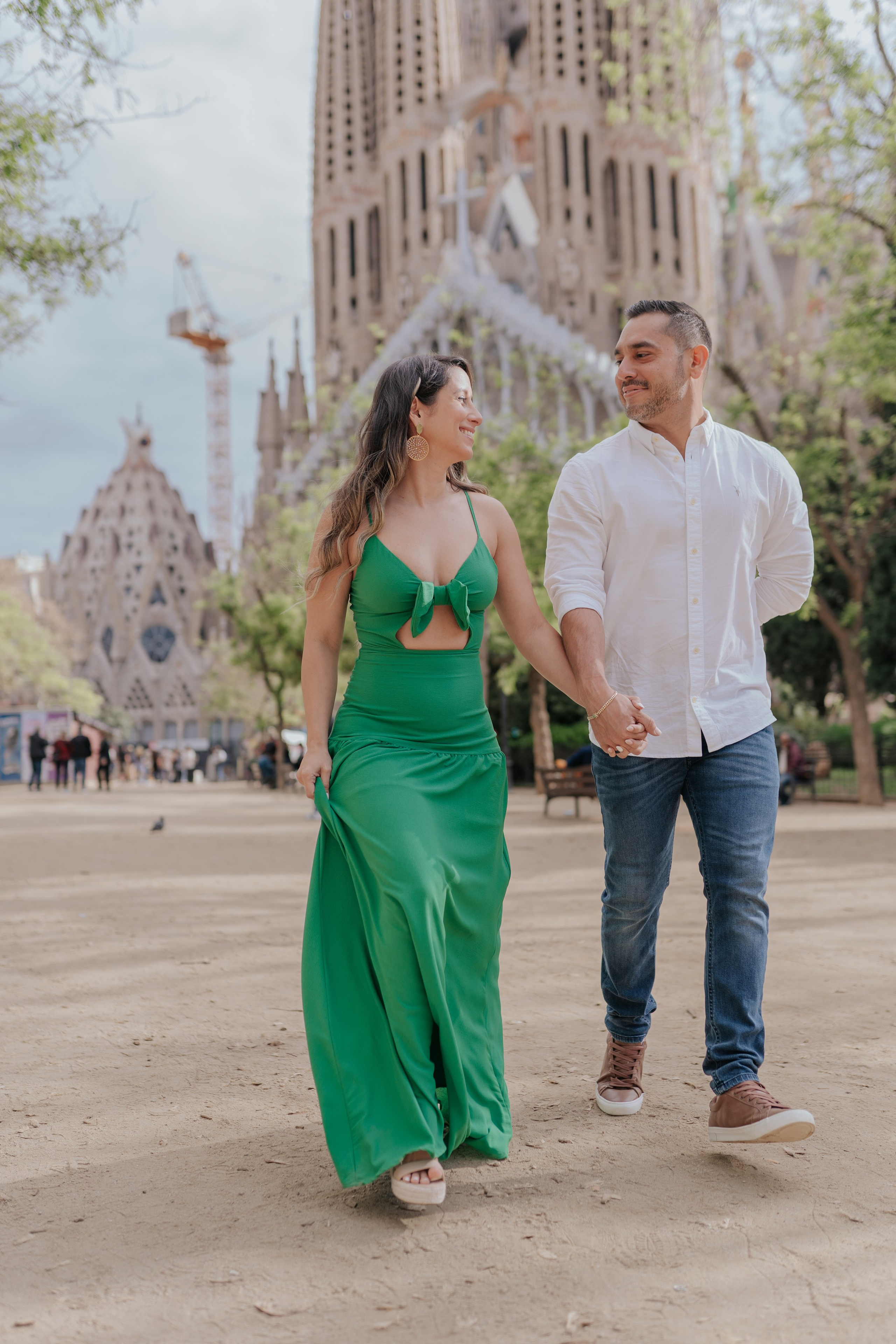 Top 5 Photographer in Barcelona - Romantic Photoshoot Sagrada Familia