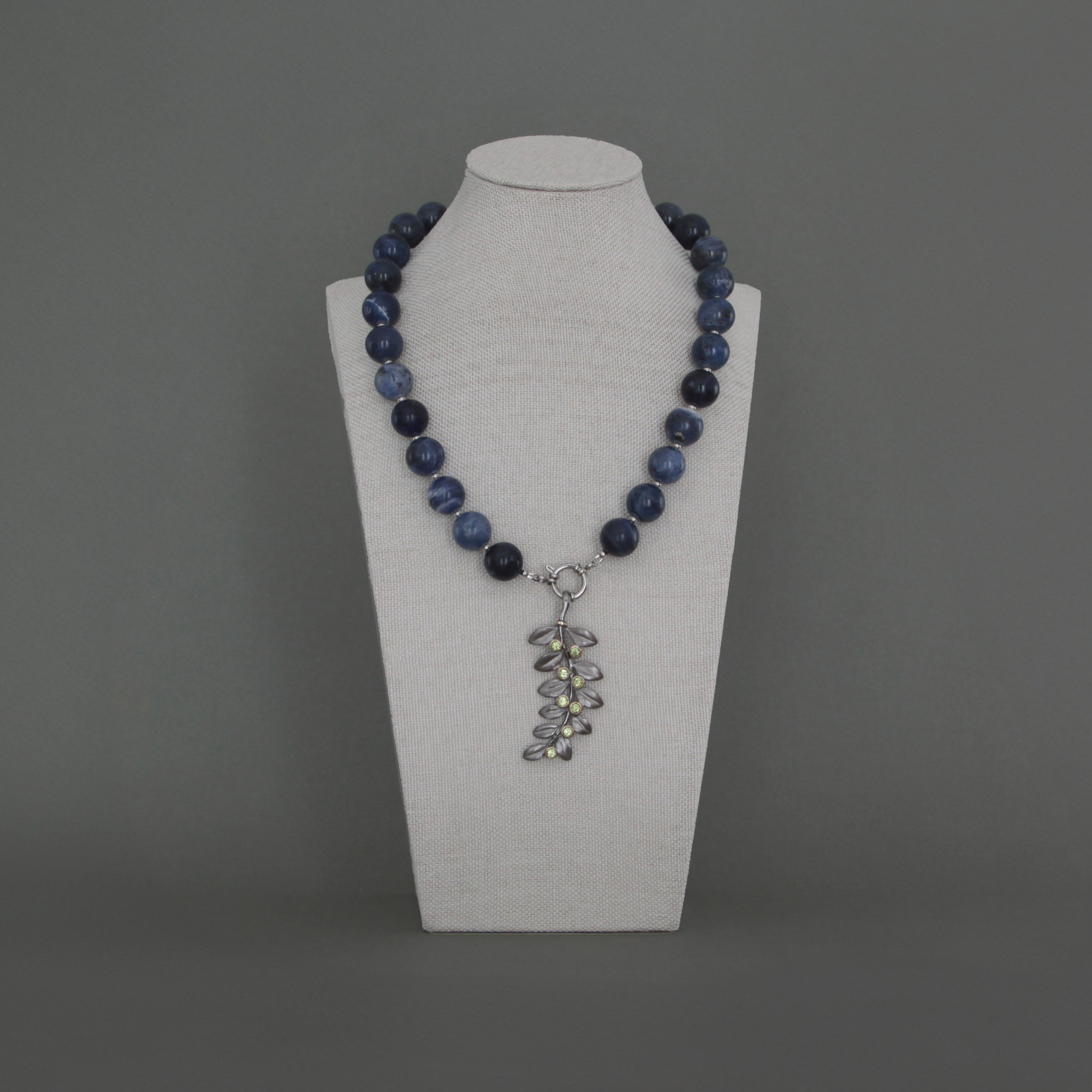 Sodalite. Современнные и актикварные украшения в Барселоне, Москве и Санкт-Петербурге