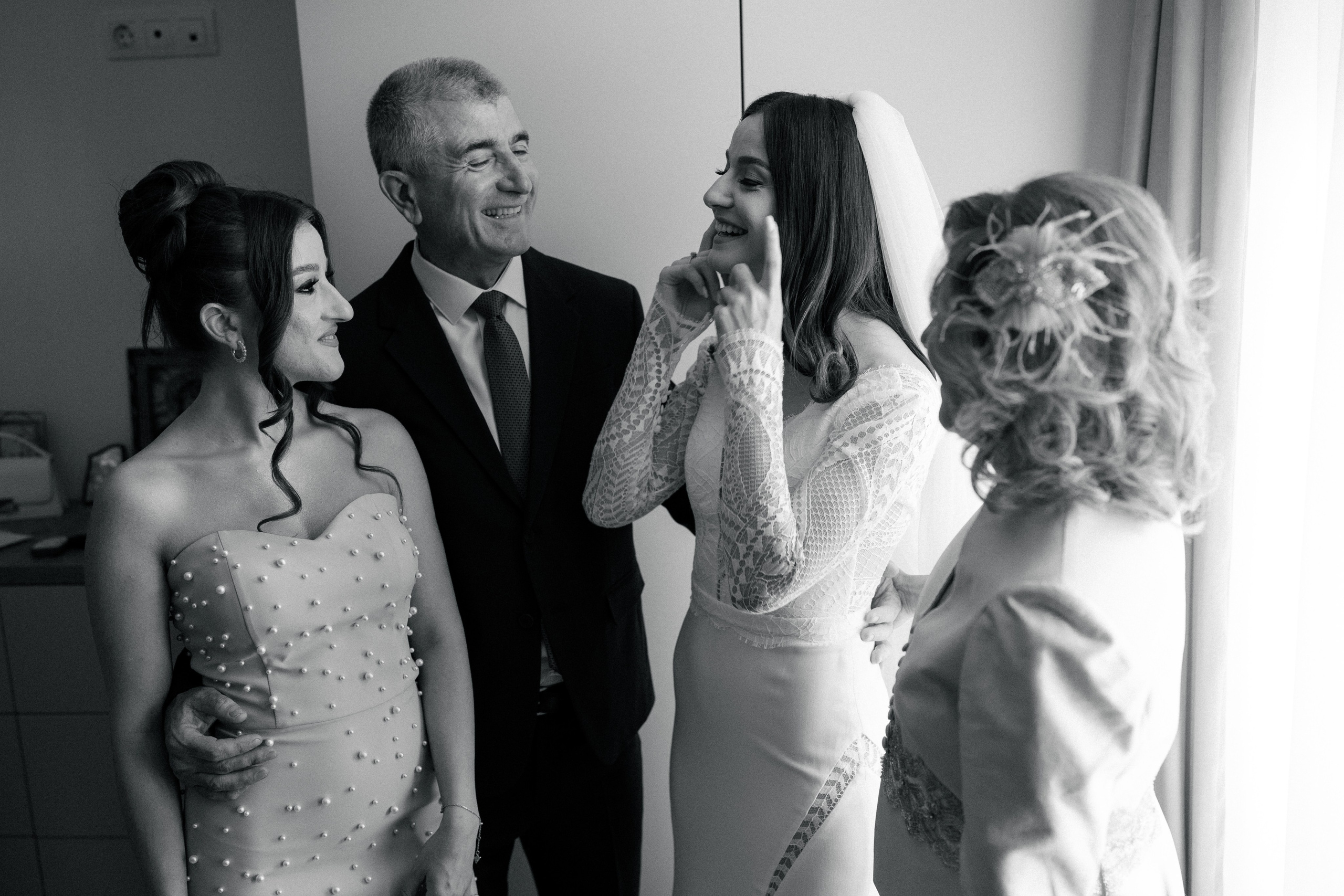 Elly & Andrew. Destination Wedding Photographer Alex Pasarelu