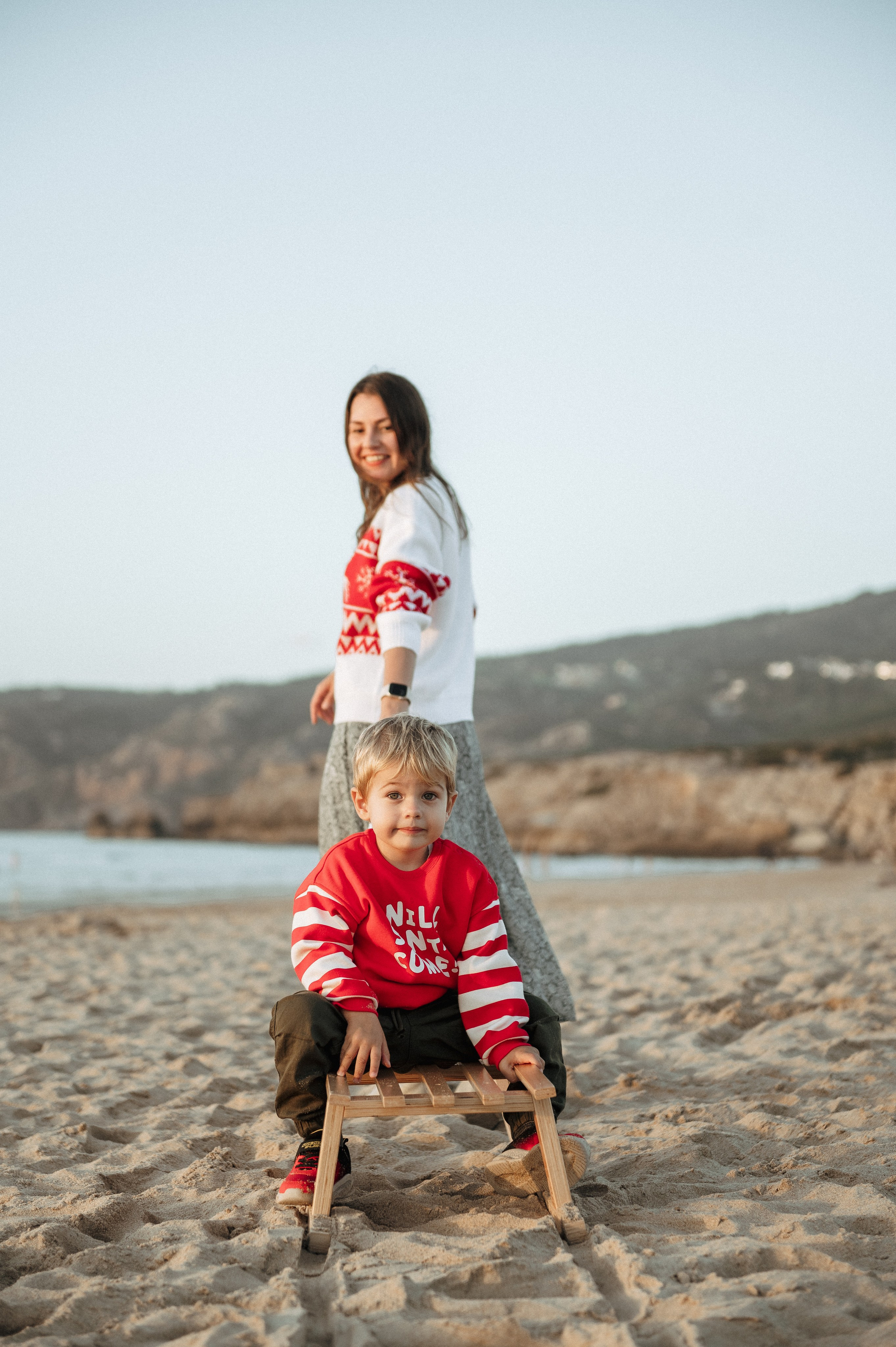 Family Christmas photoshoot on the beach in Portugal. Ваш фотограф в Лиссабоне — Анна Белова