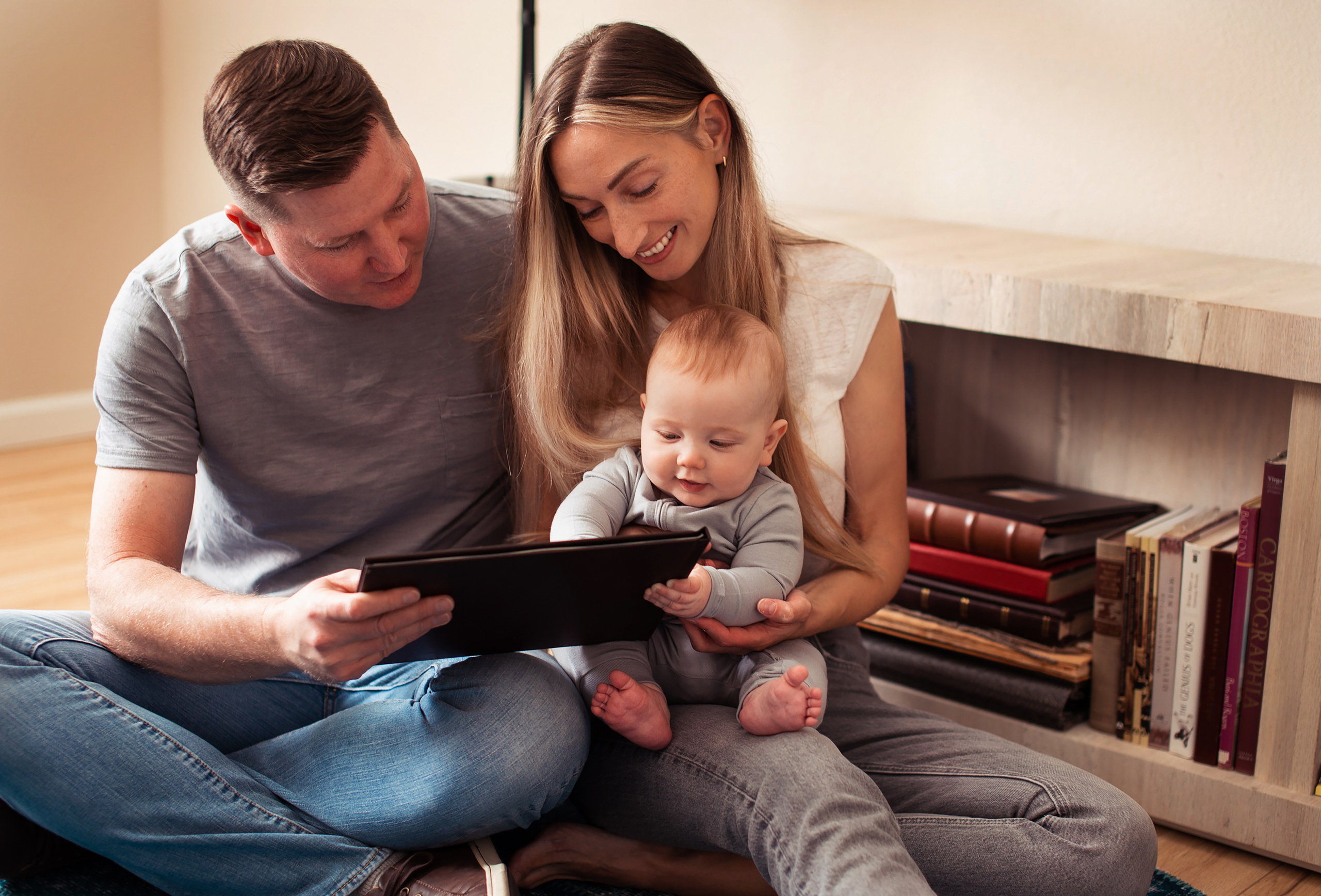 Mike, Anna, Yury & Balu. Wedding & elopement photographer Viktoriya Kravtsov. Las Vegas