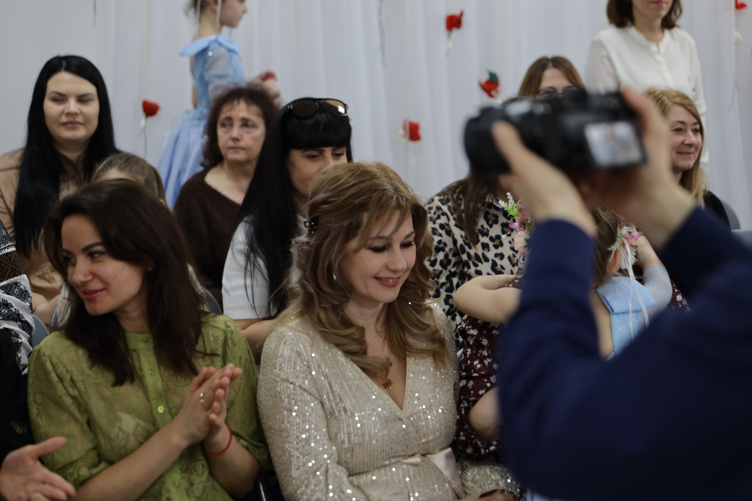 Mama în ochi de copil.... Alika Dia- Fotograf în Republica Moldova, Strășeni