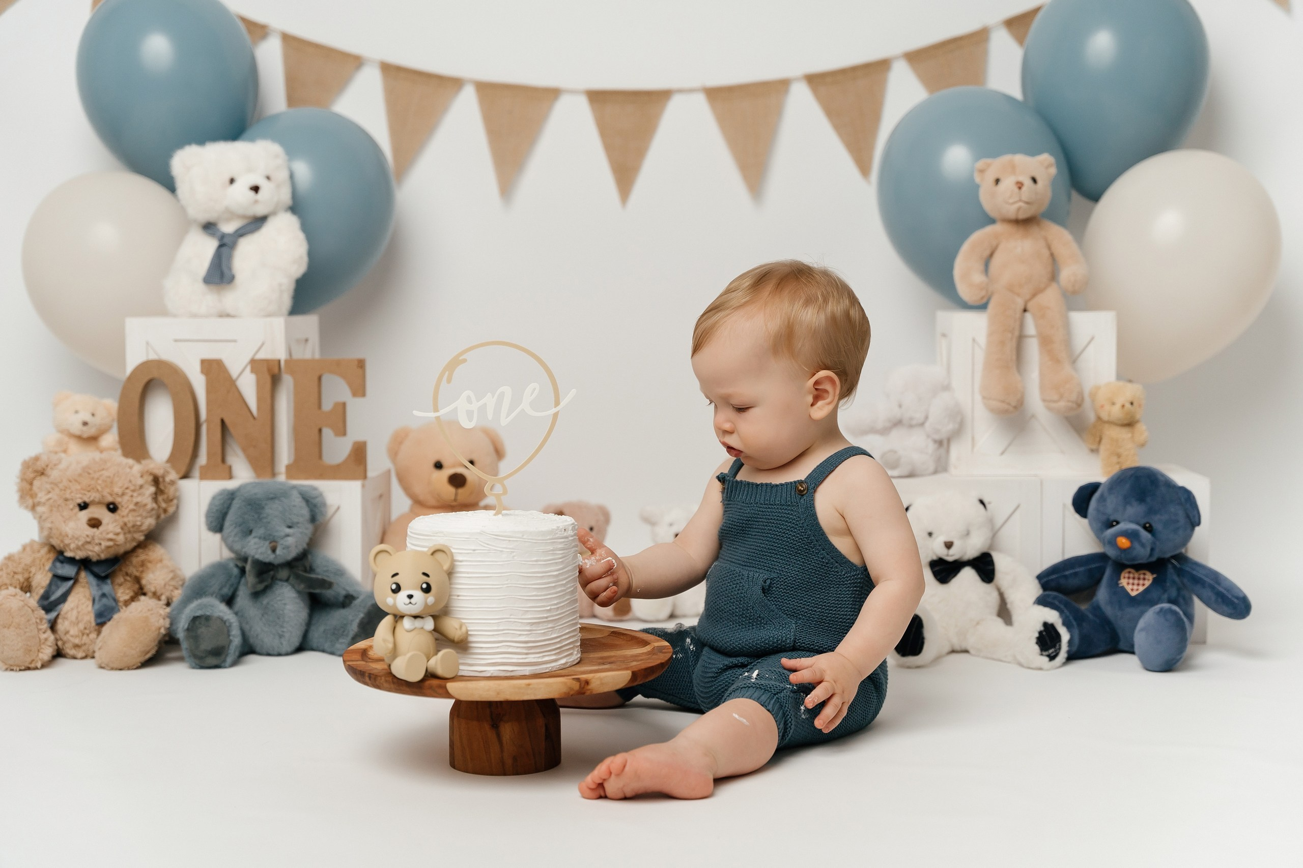 First birthday cake smash session. Newborn and family photographer. Hills District. Sydney