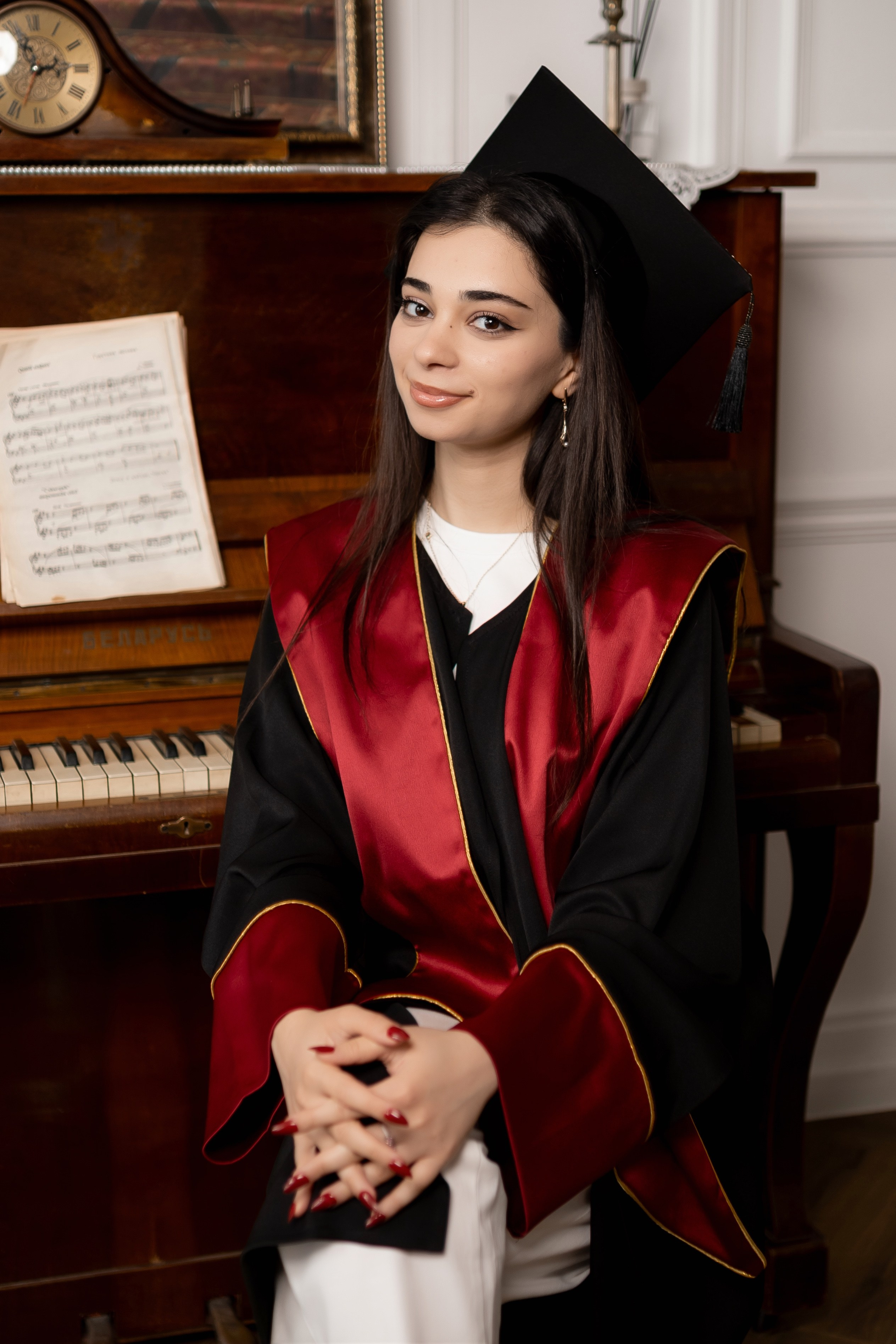 ADU. Məzun geyimləri və akssesuarları