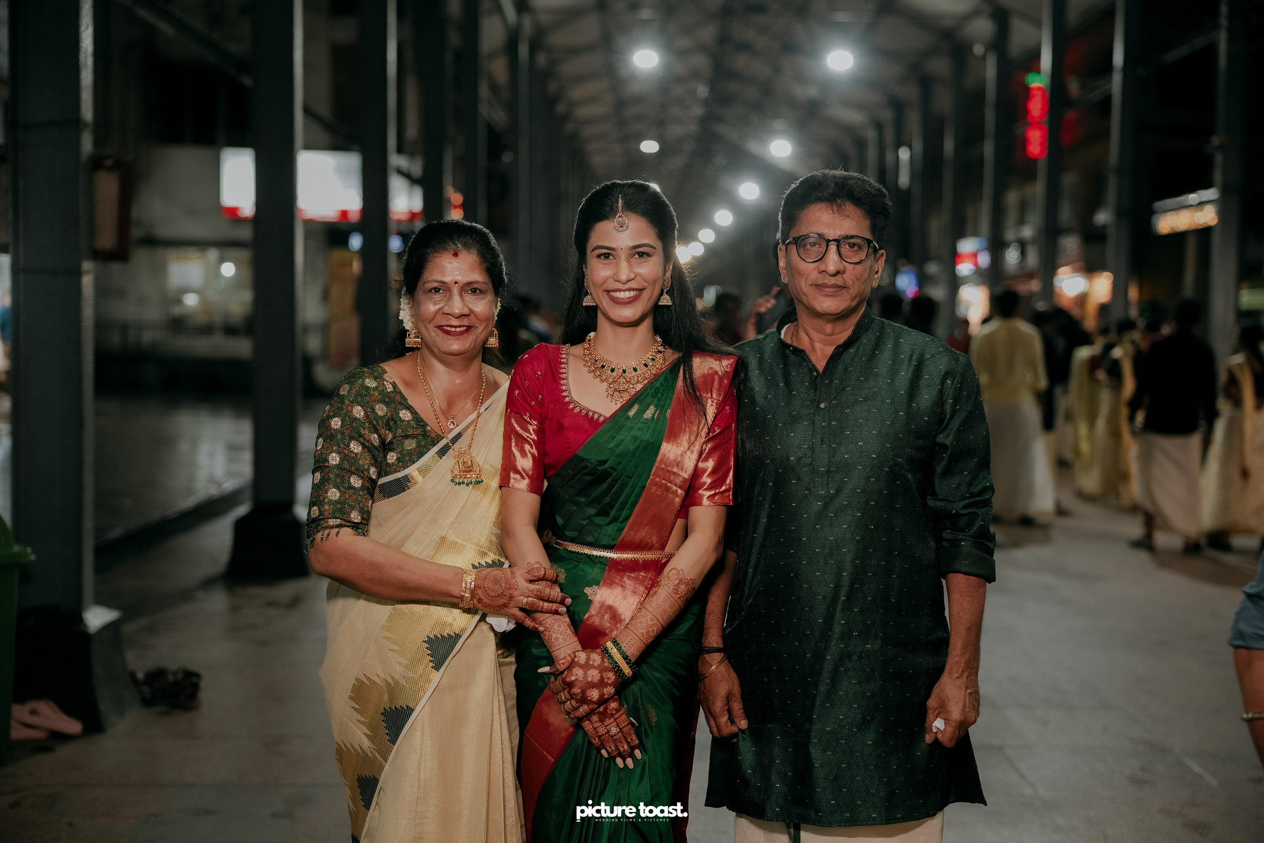 Guruvayur Wedding Ft. Athira & Abilash. Fine art Wedding Photographers in India & Canada