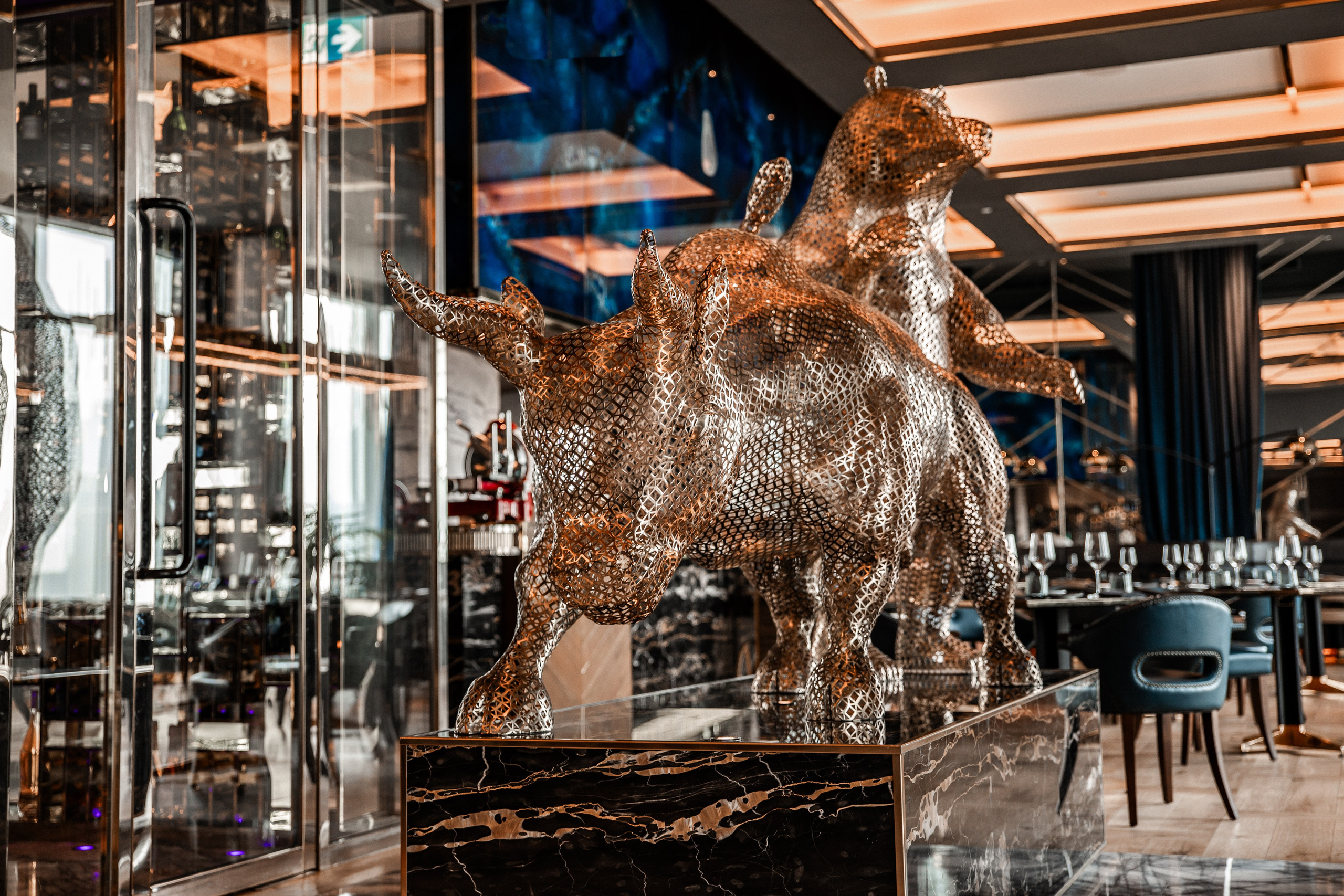 INTERIOR. Photo and video production. Editing & retouching services. Training