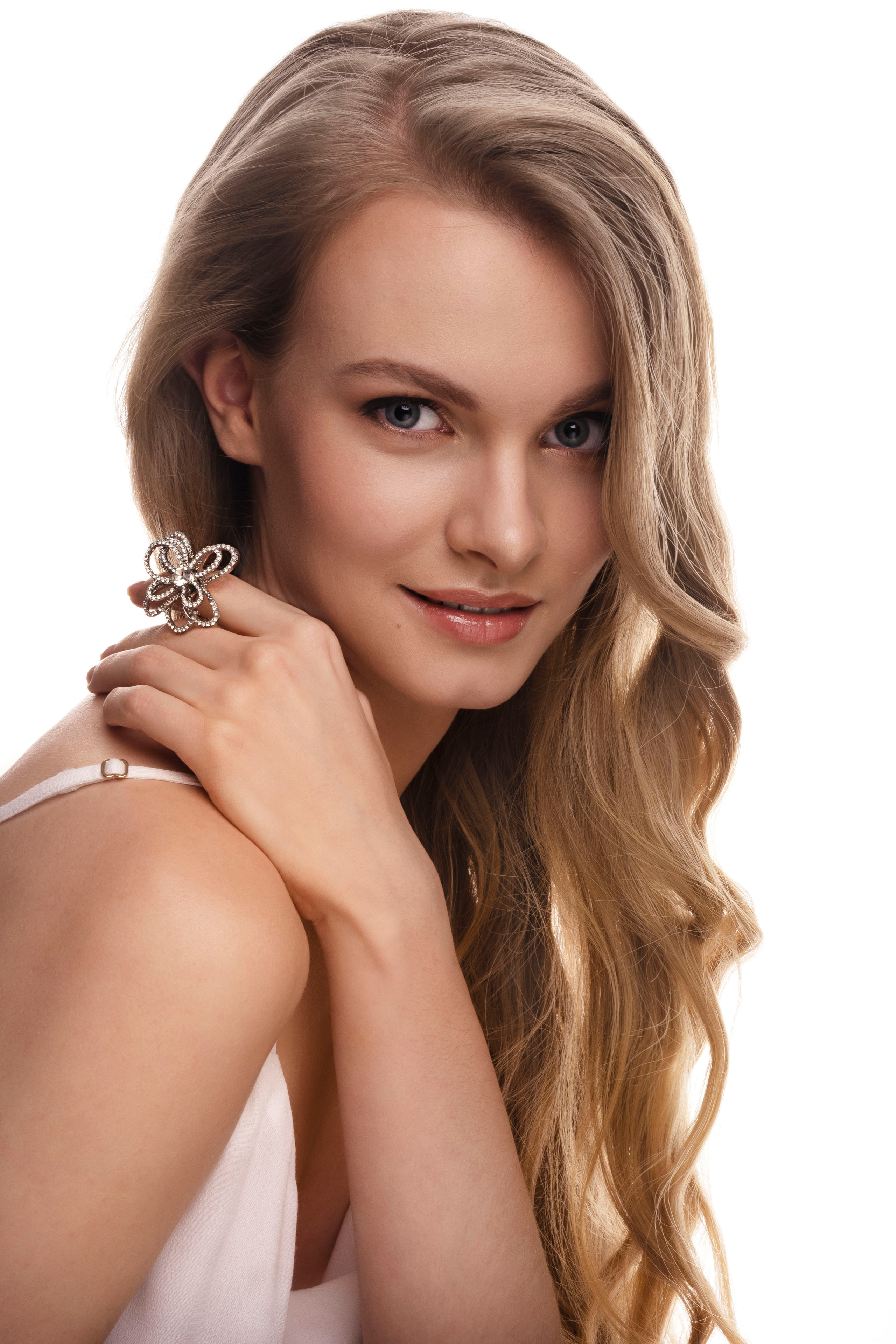 Мая. Бьюти-съёмка. Анна Григьян — фотограф ретушёр в Даугавпилсе (Латвия)