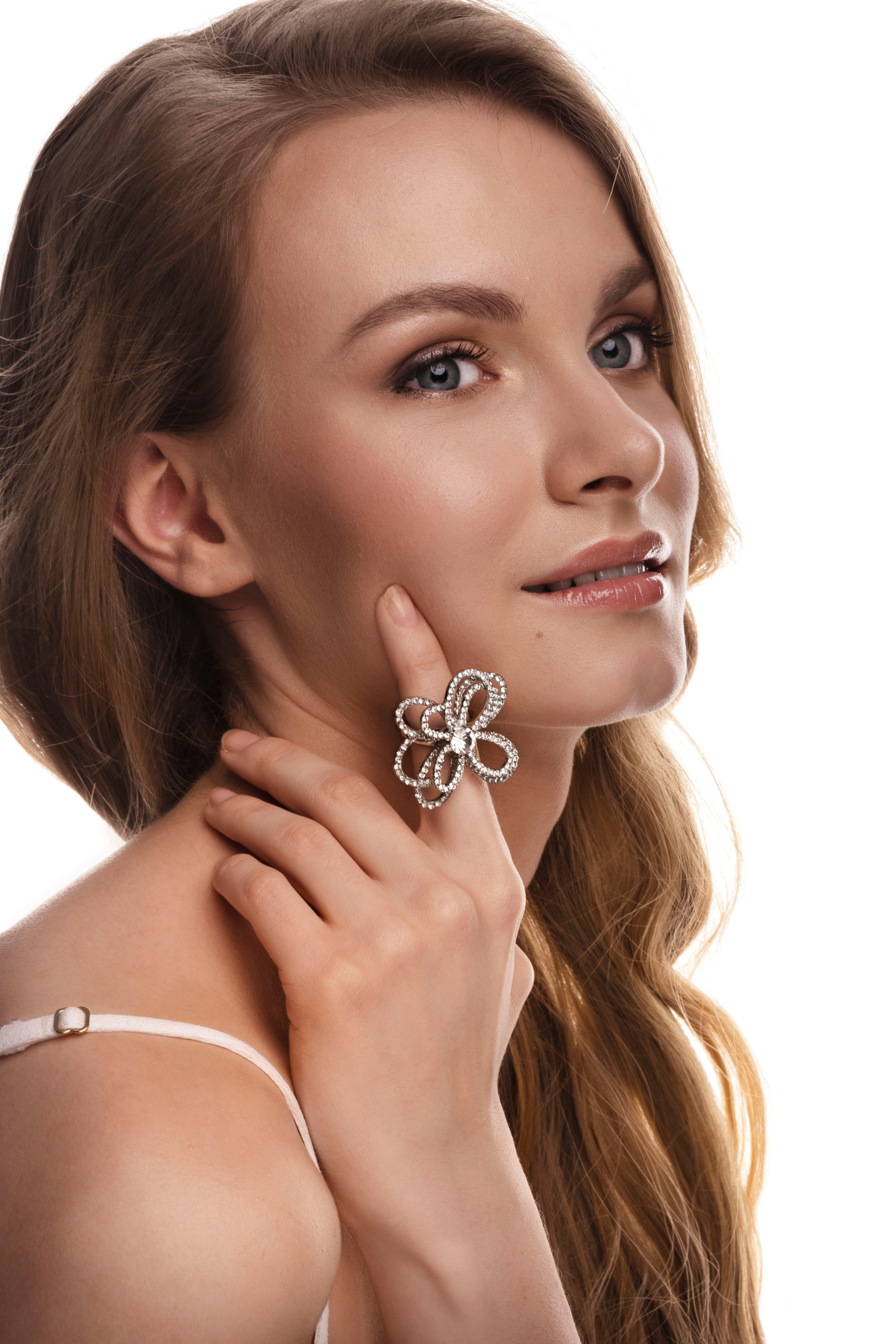 Мая. Бьюти-съёмка. Анна Григьян — фотограф ретушёр в Даугавпилсе (Латвия)