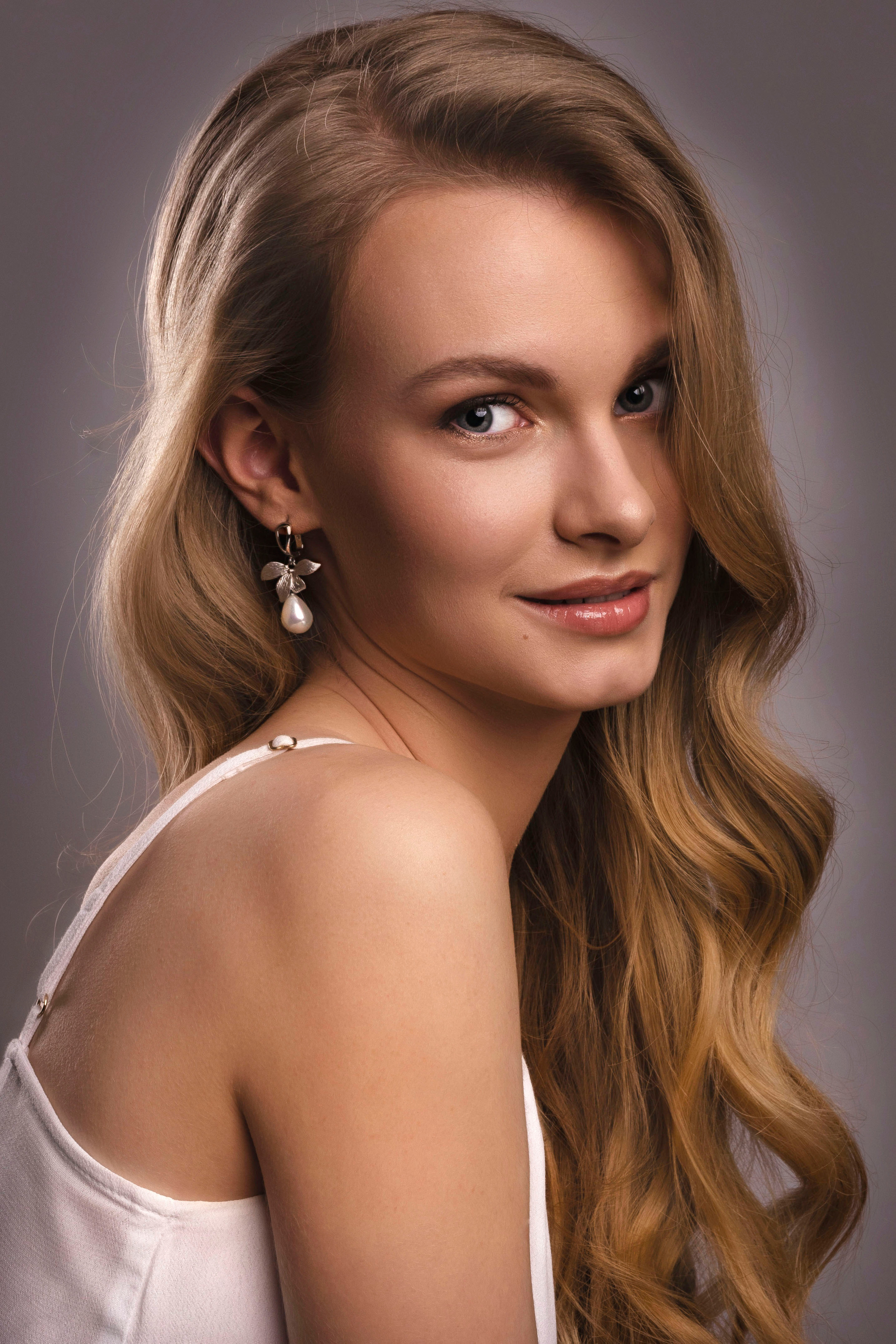 Мая. Бьюти-съёмка. Анна Григьян — фотограф ретушёр в Даугавпилсе (Латвия)