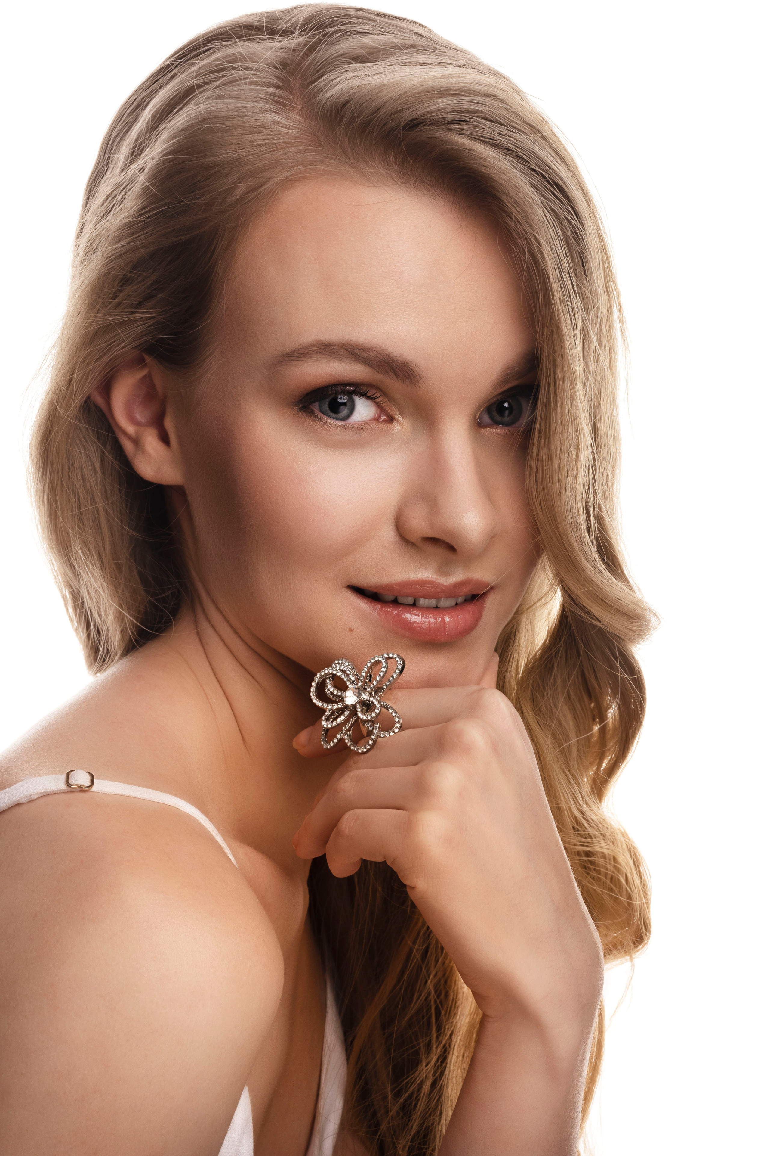 Мая. Бьюти-съёмка. Анна Григьян — фотограф ретушёр в Даугавпилсе (Латвия)