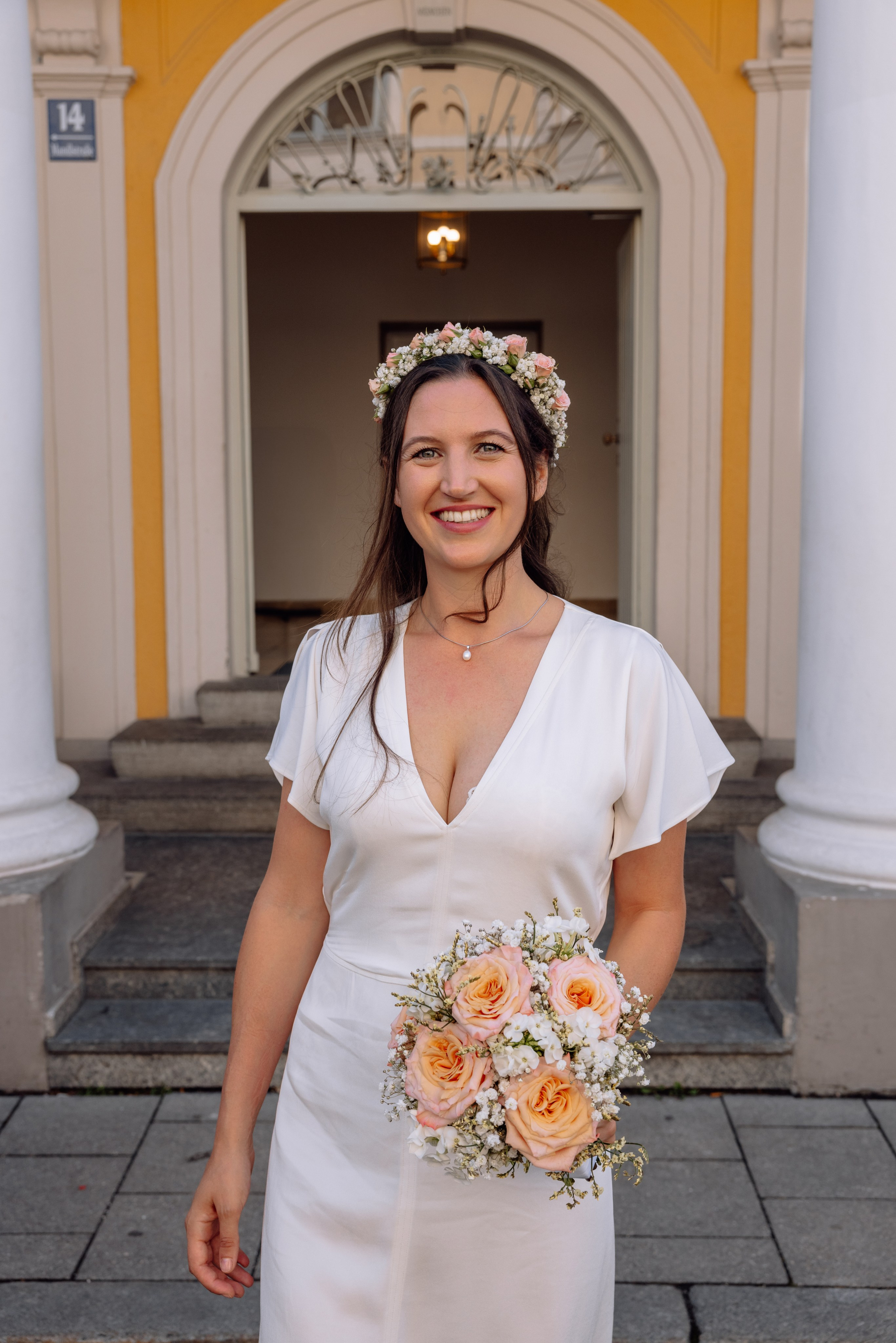 Portrait Braut – Nahaufnahme im Trausaal des Standesamts Schwabing