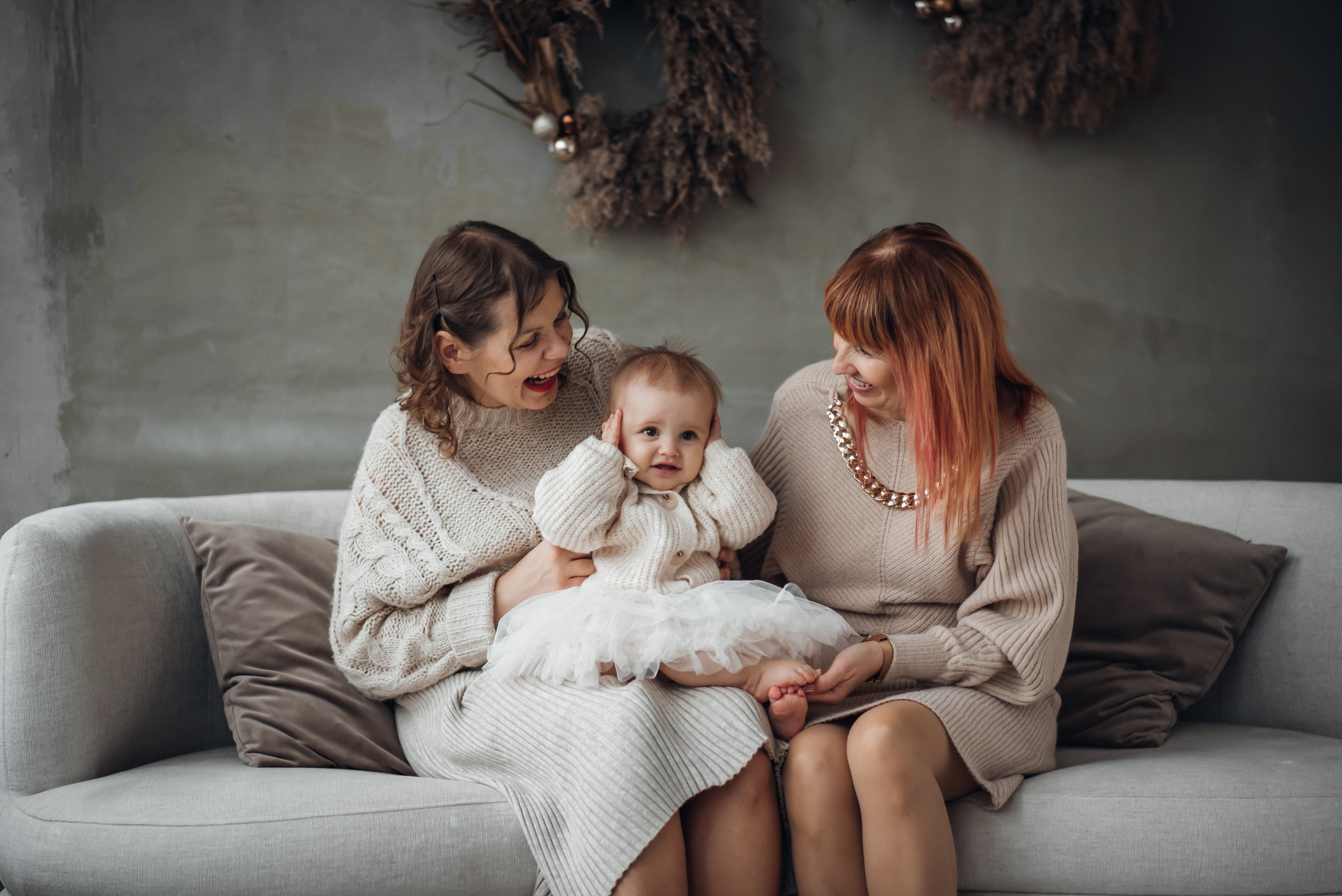 Fotosesijos studijoje. Aukse Stravi fotografė