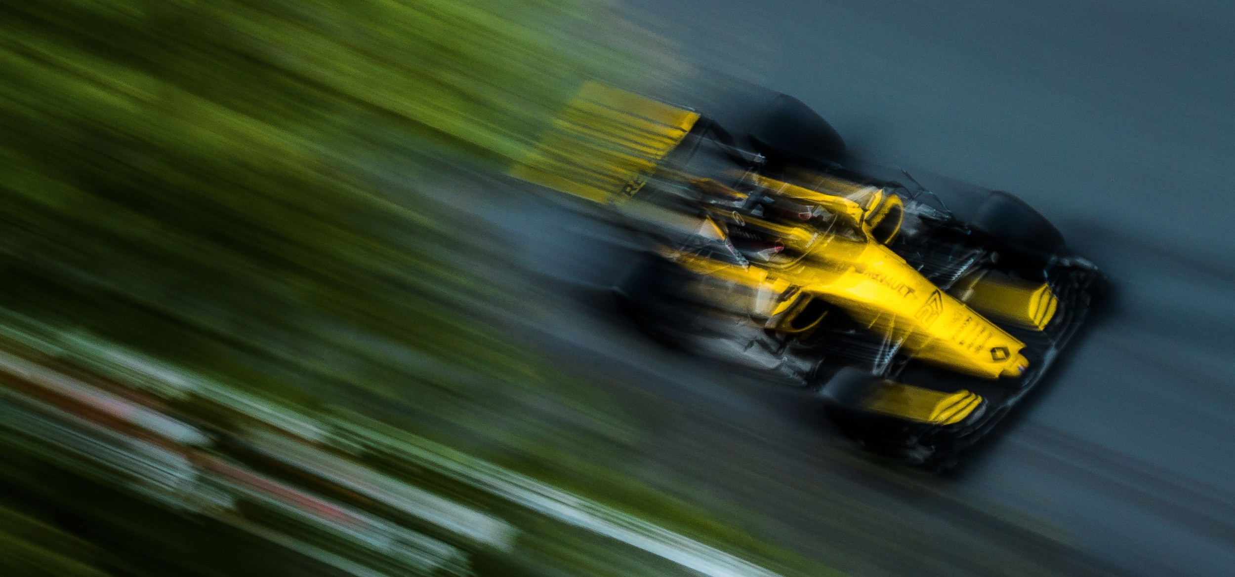 FORMULA 1. WORLDWIDE COMMERCIAL AUTOMOTIVE PHOTOGRAPHER