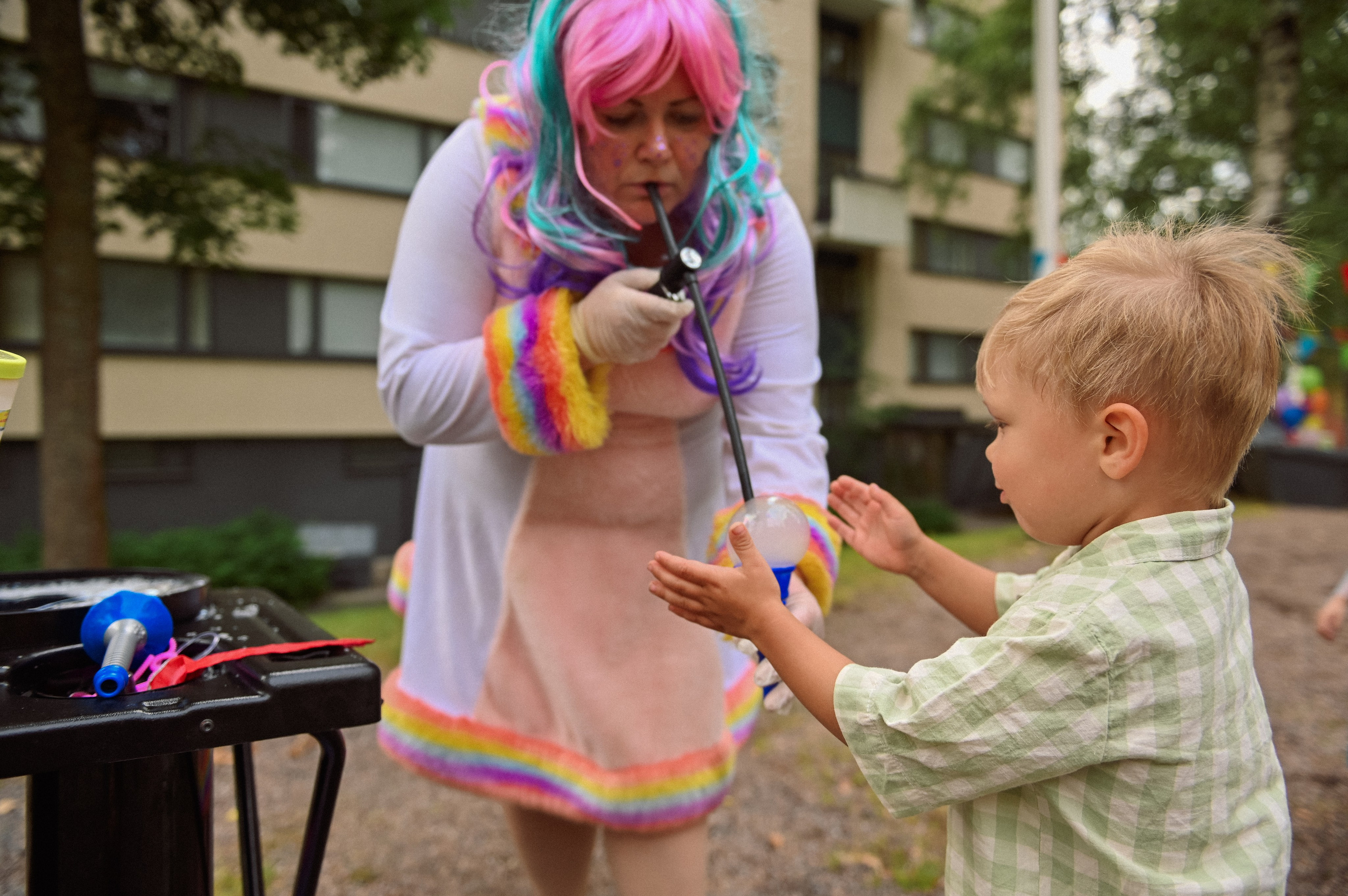 Праздник во дворе дома. Детский и семейный фотограф в финляндии дина пулкка. контент фотограф