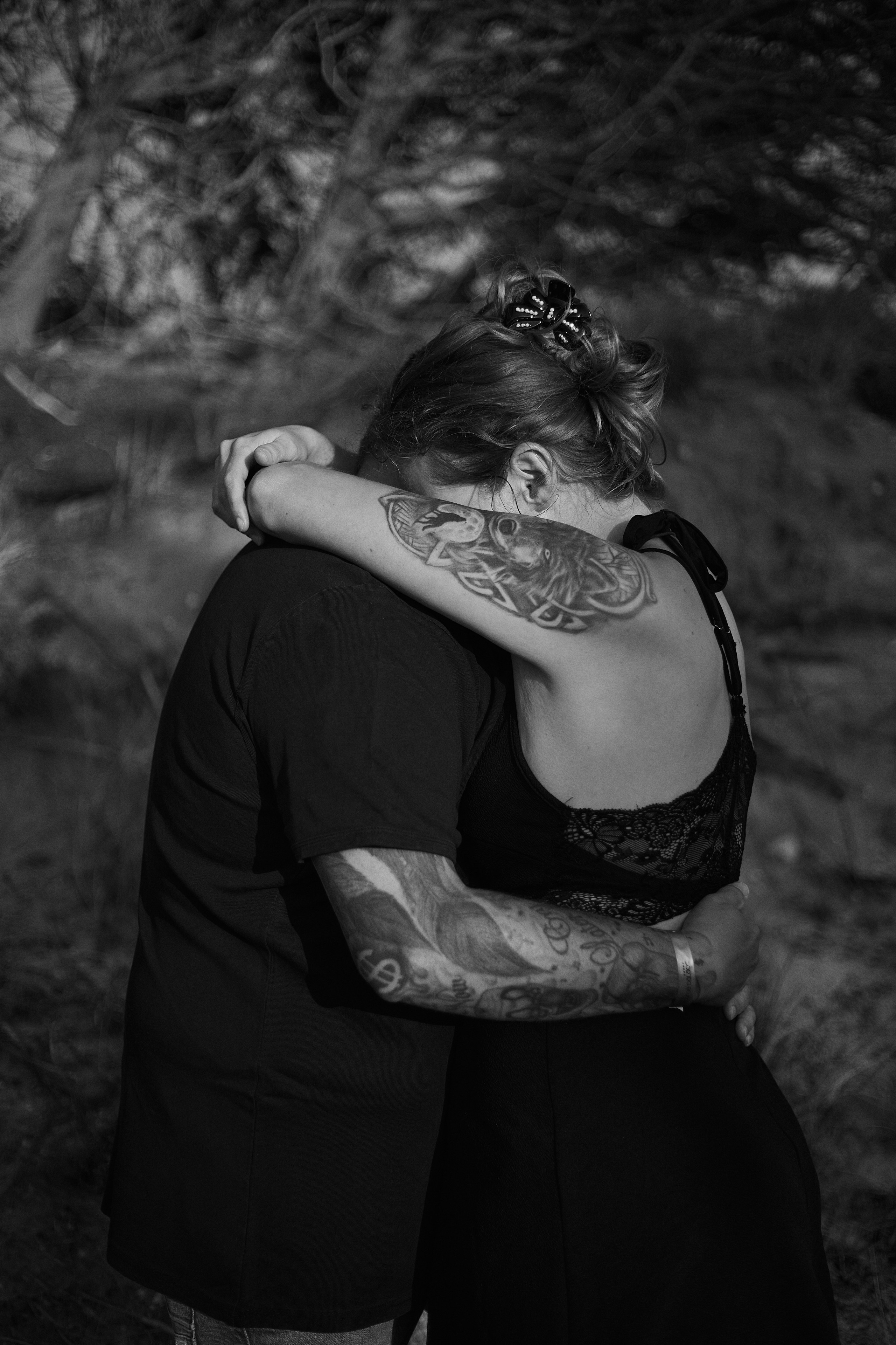 Couple hugging, dramatic portrait black and white