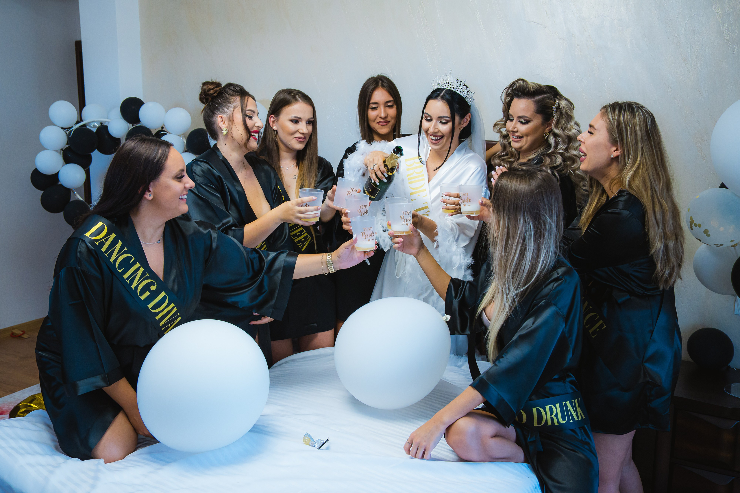 Bella & Adi. Foto Studio — Fotograf de evenimente, nunti, botezuri, portrete