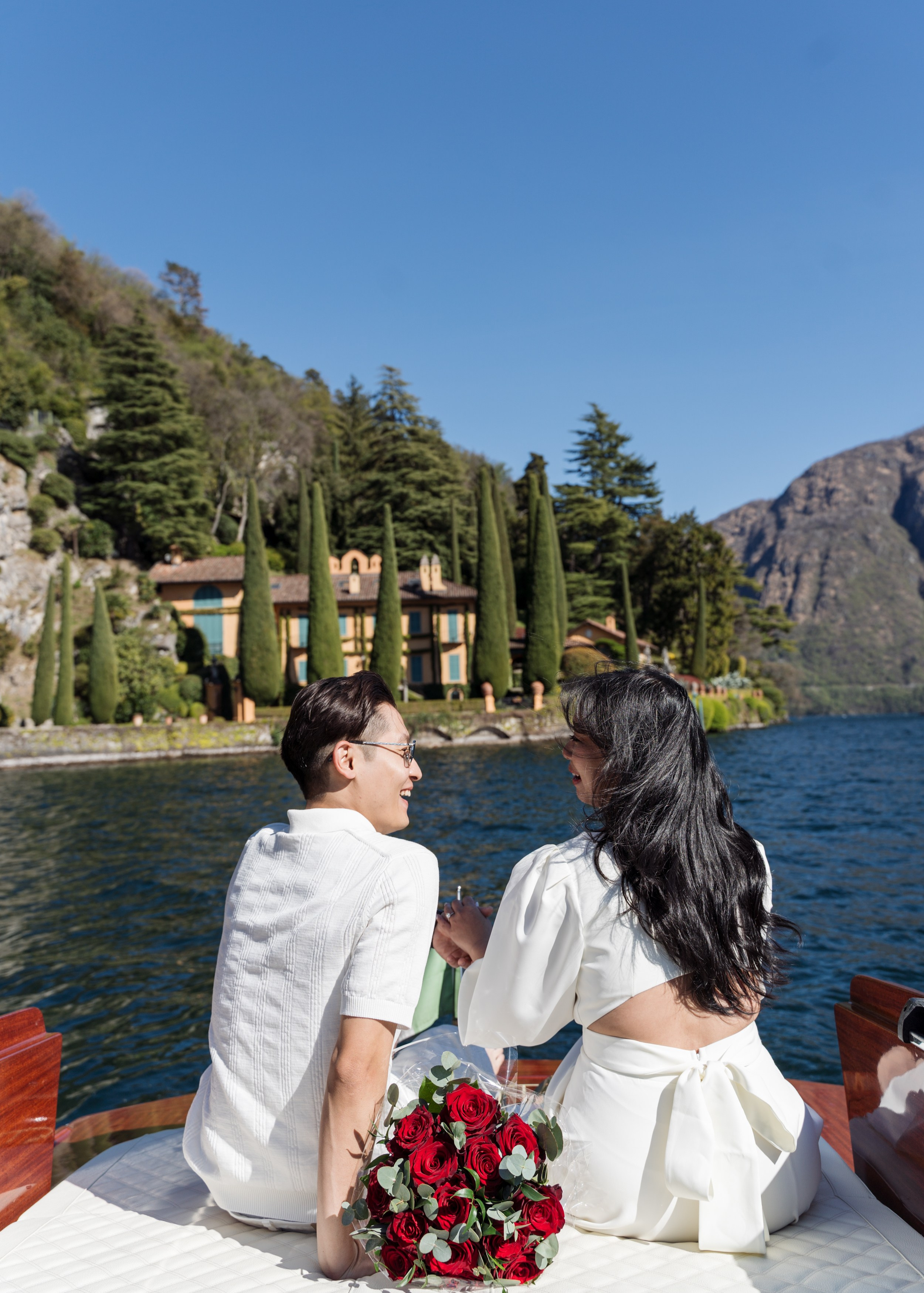 Secret Proposal on a Boat in Lake Como. Proposal Photographer in Lake Como