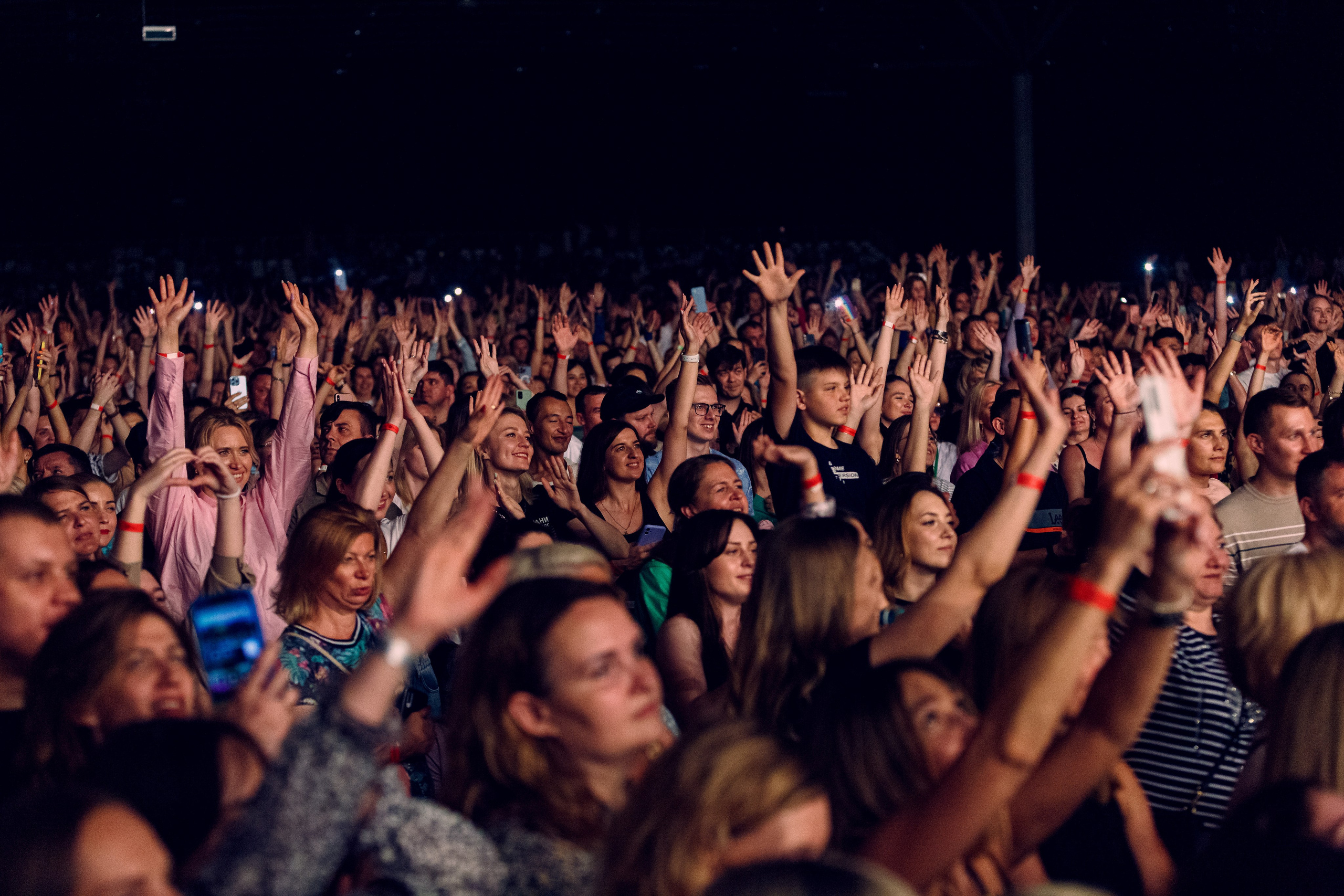 Fotos de una celebridad en un concierto. Fotógrafo de retrato, familia y reportajes en Valencia | España | Europa Vitalii Lumier