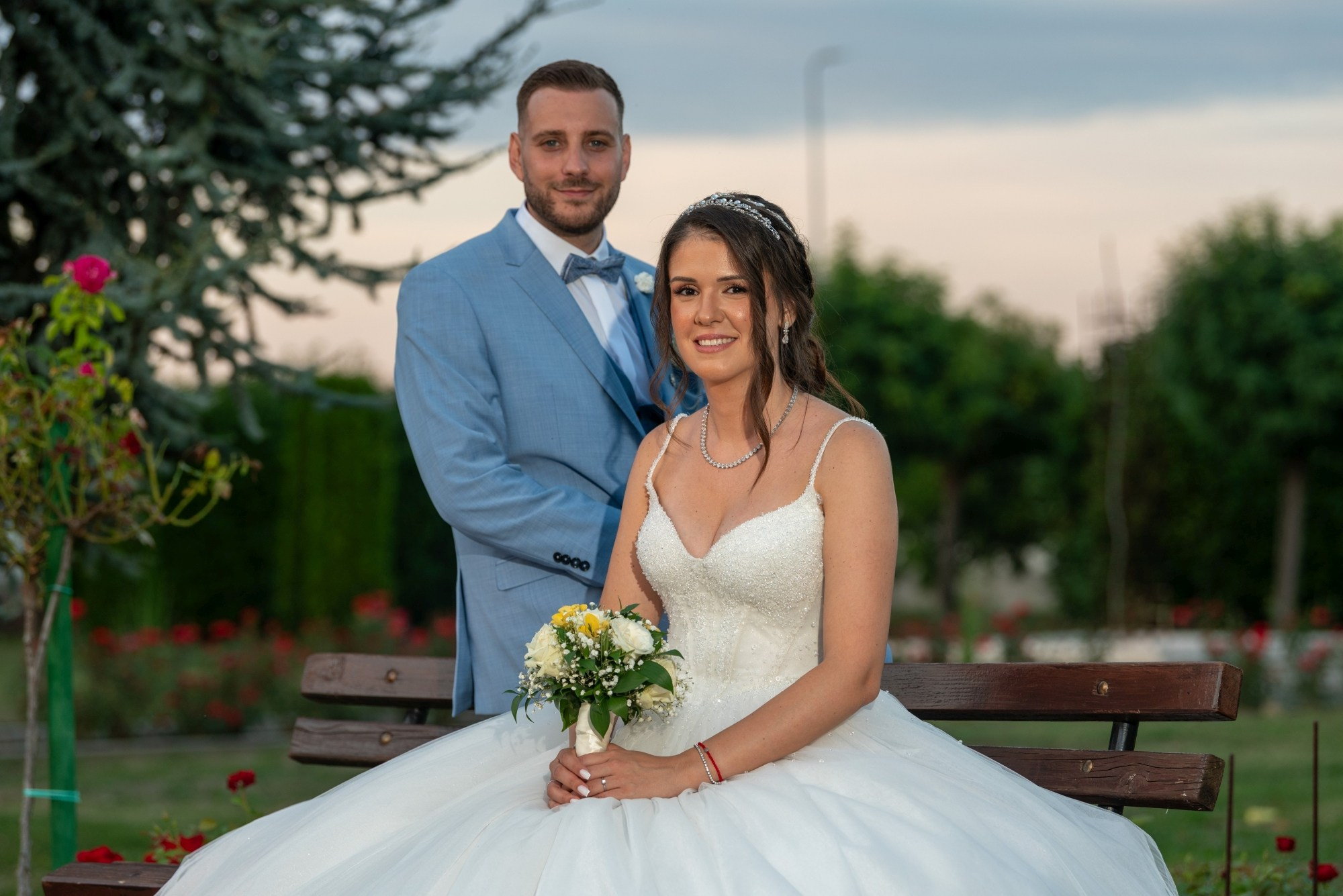 Mlada sa buketom u prirodi, fotograf za vjenčanja Bijeljina