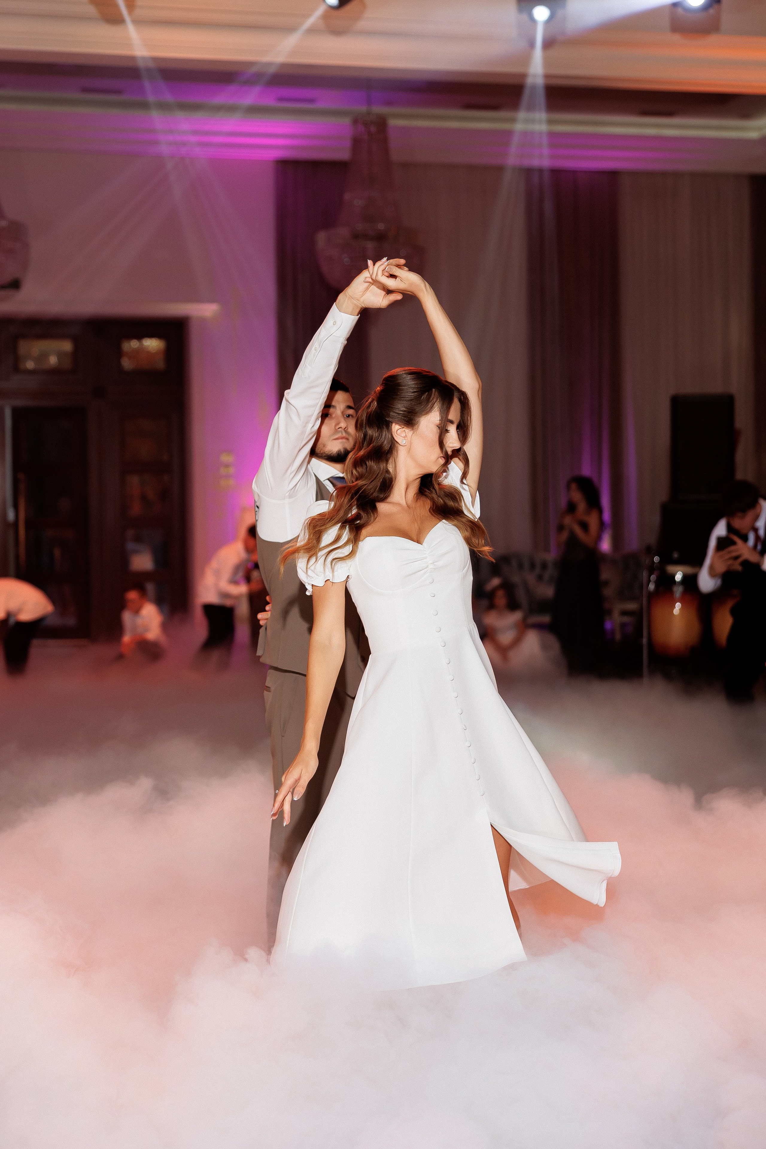 Eugen & Livia — Grand Elysee — Wedding Day. Servicii Foto și Video 067188353