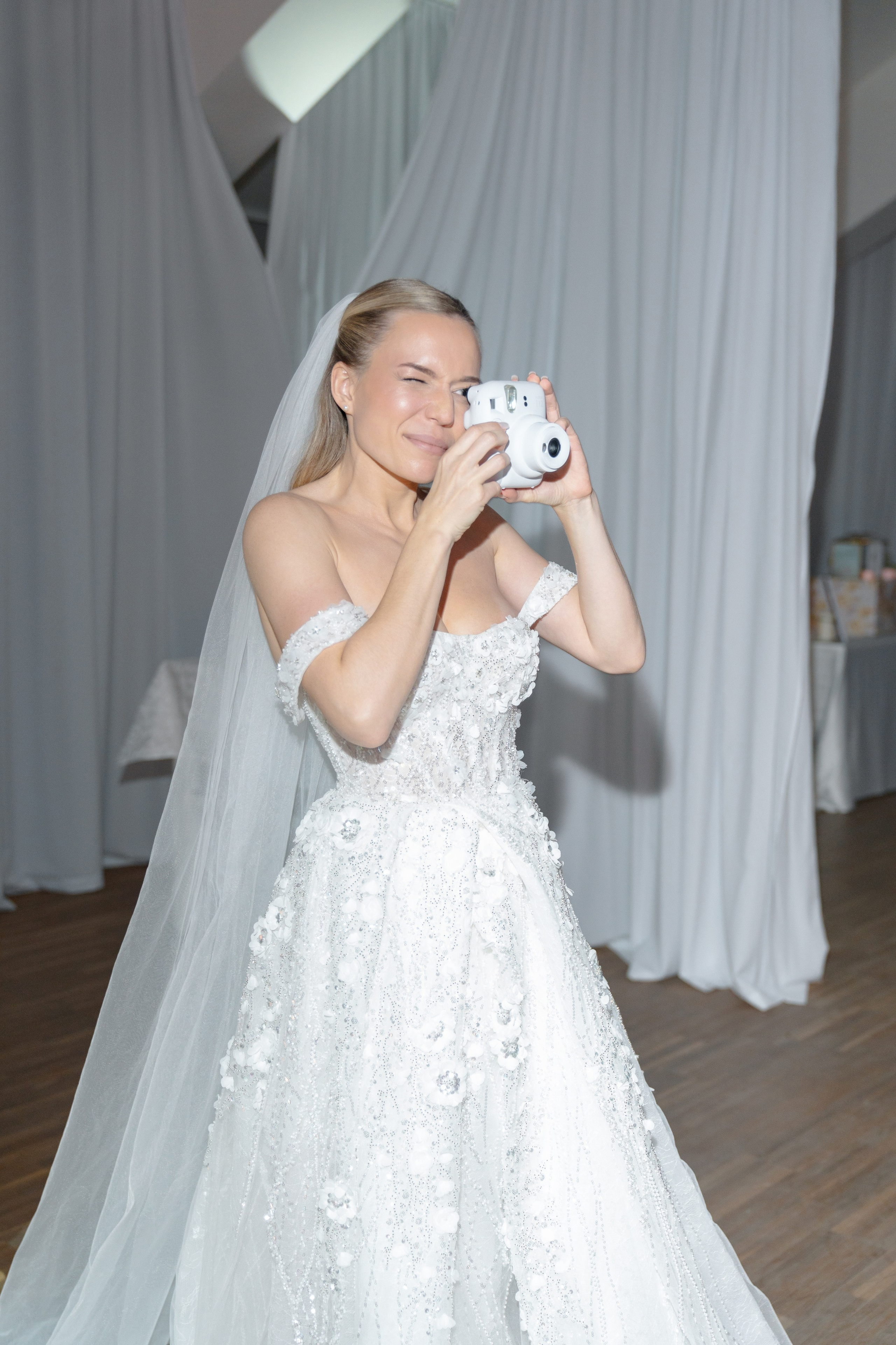 RAW Studio | Luxury Wedding Photography at Ratměřice Castle. Raw Studio: Capturing Elegant weddings accross Europe