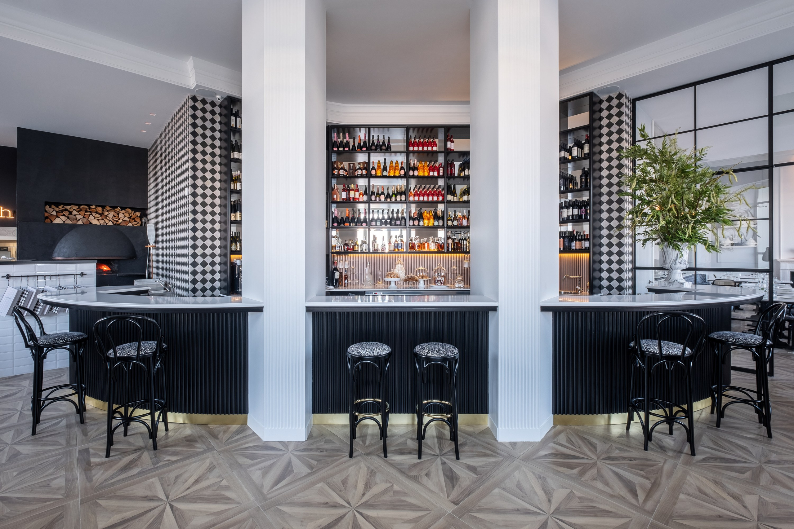 Bar restaurant in Bari (Apulia)