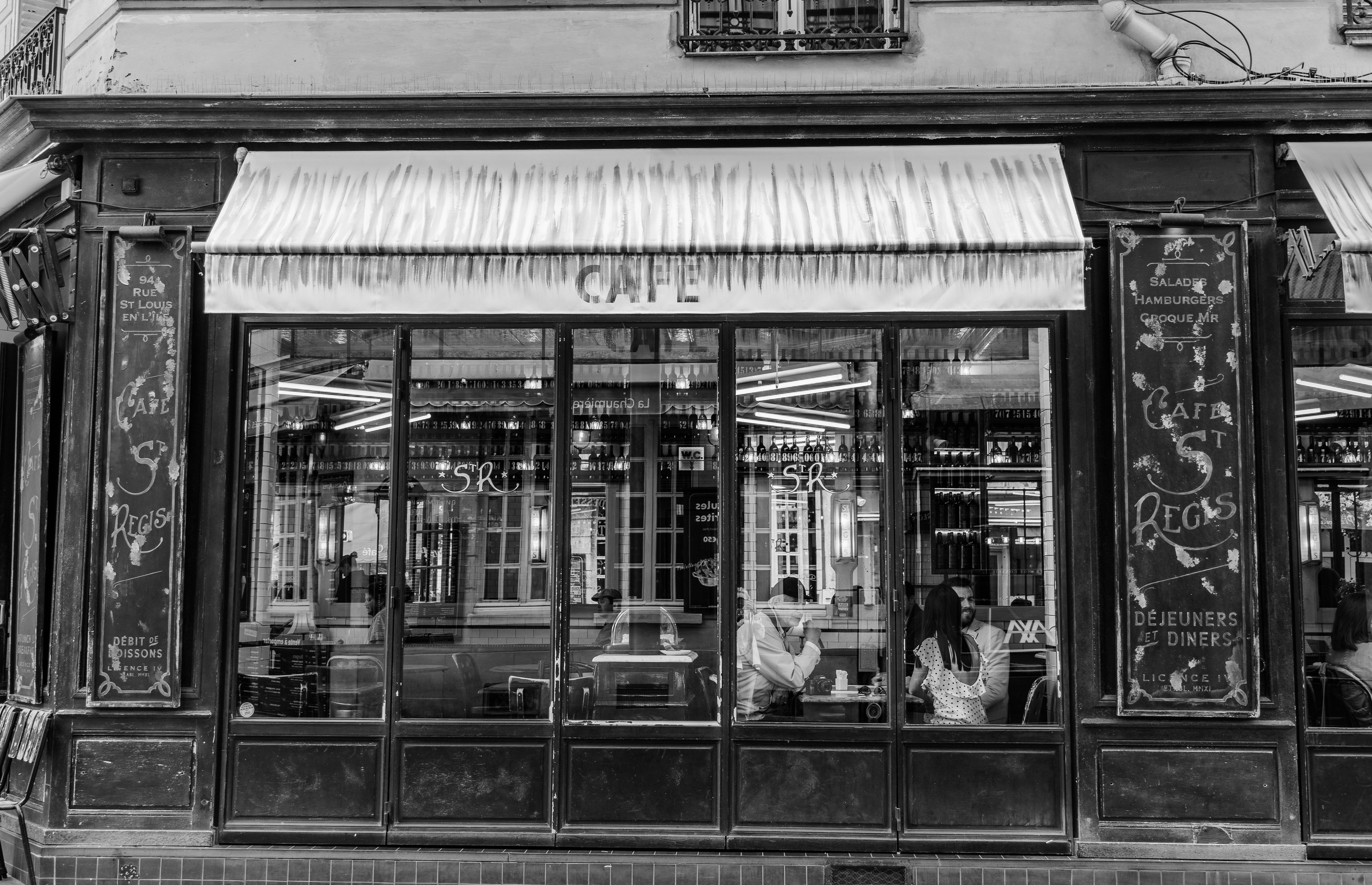 Wedding Proposal in Paris: 7 Refined & Realistic Ideas for 2026. Photographe à Paris