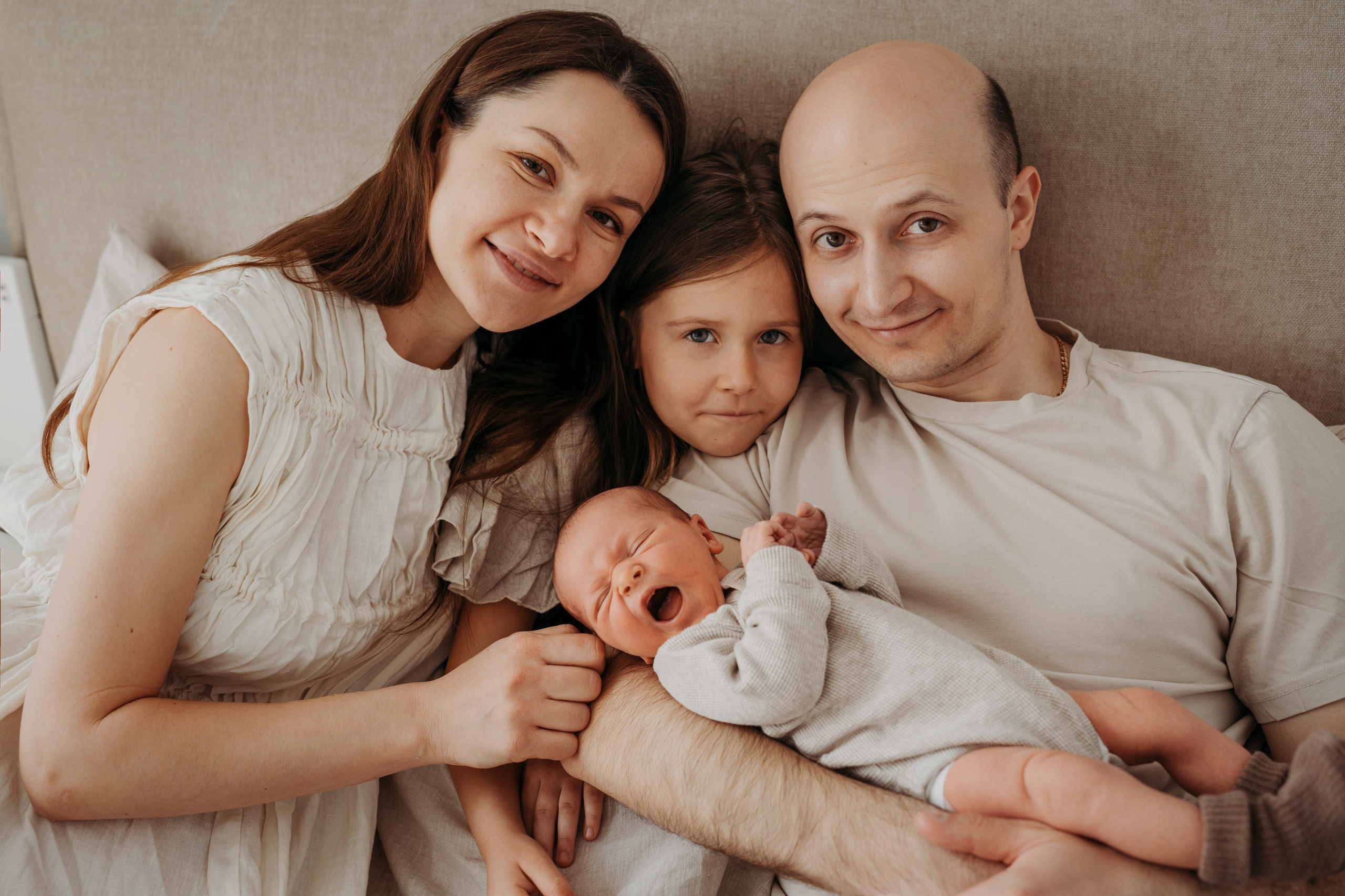 Лео и Соня (10 дней и 5 лет). Фотограф новорожденных и детей первого года Евгения Михалькевич