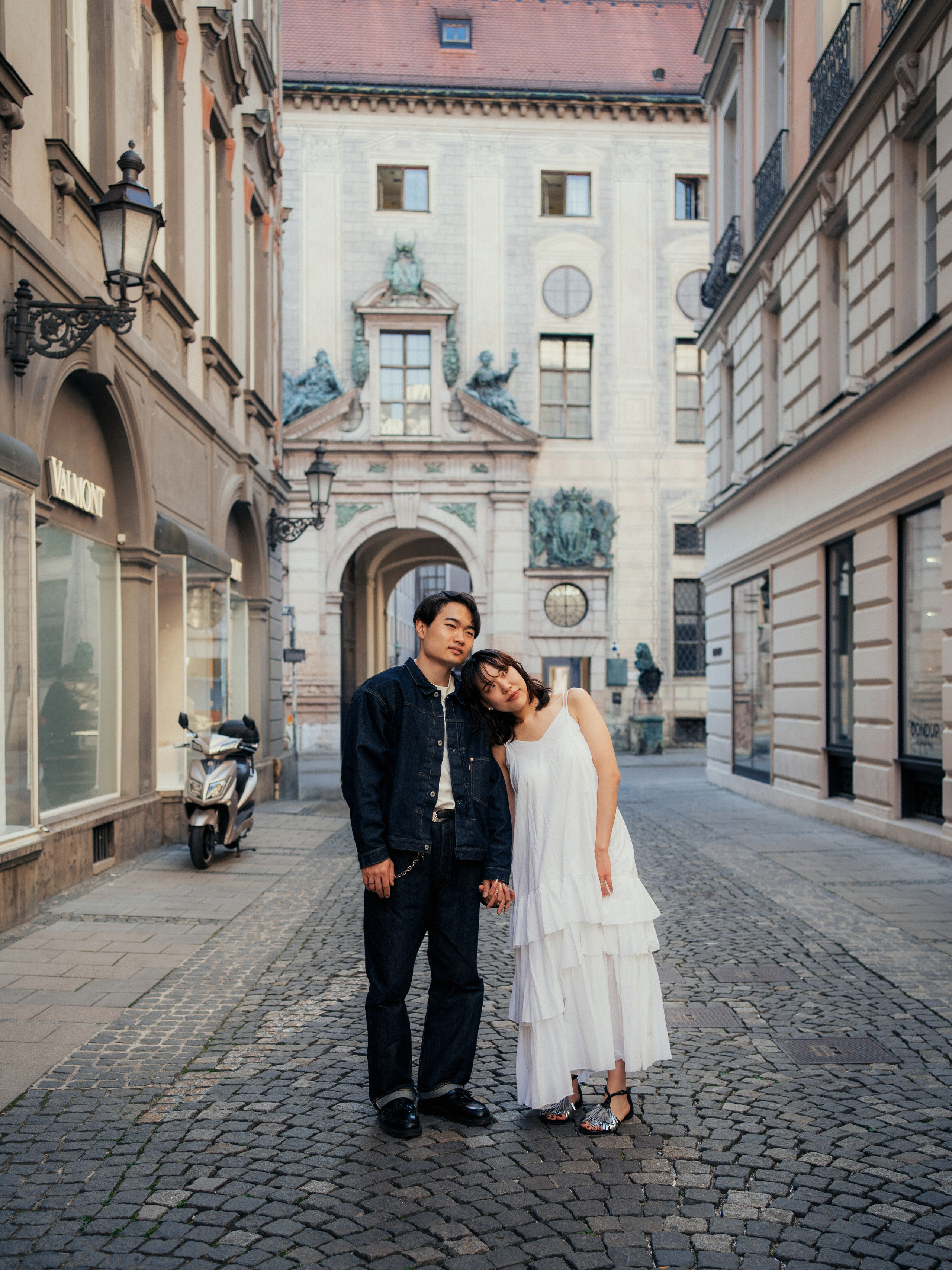 Honeymoon walk. Portrait Lifestyle Photographer in Munich — Polina Cherkasova