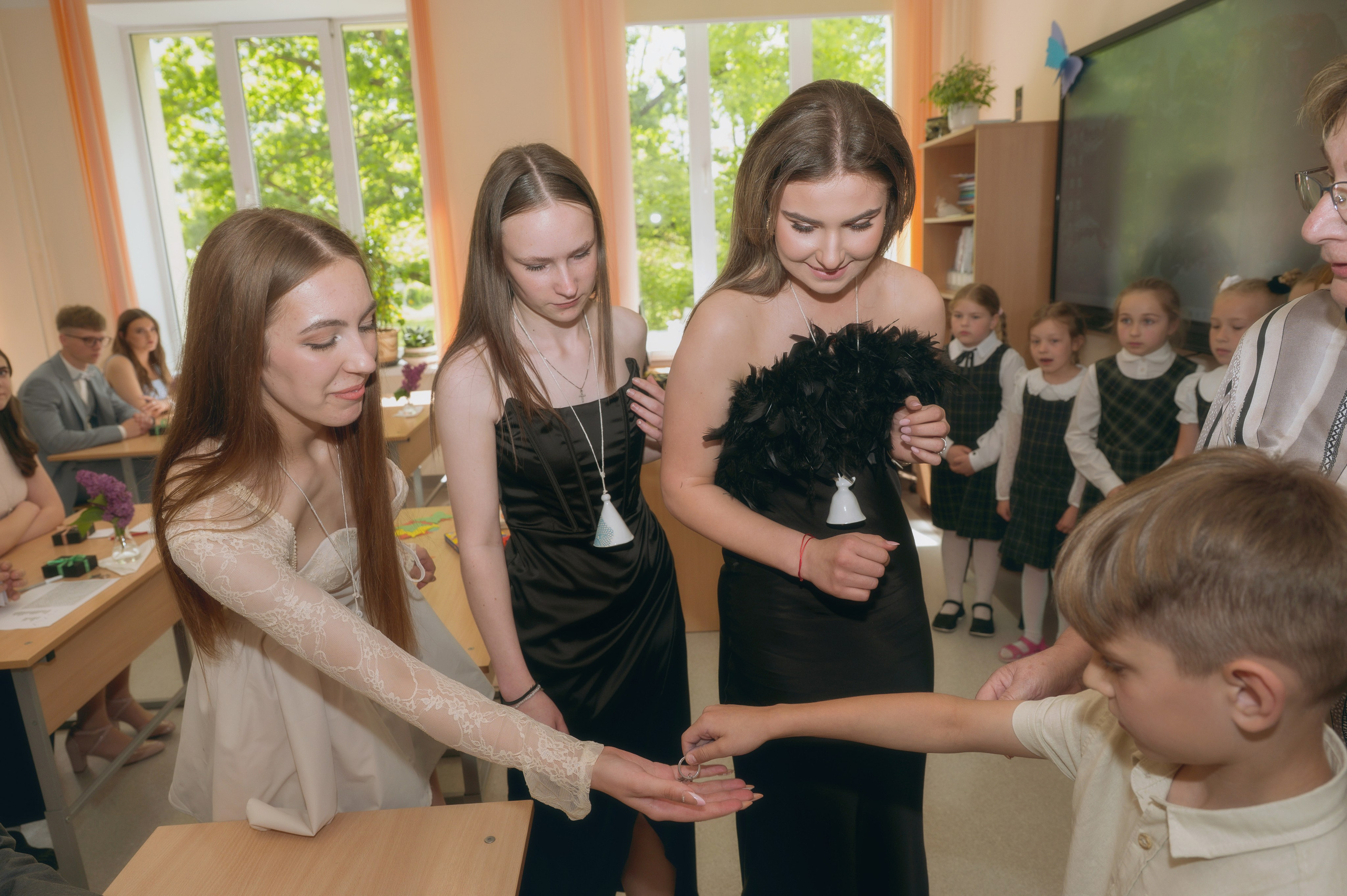 Paskutinis skambutis Joniškėlyje. Vestuvių fotografė Santa Jonuškė | Šiaulių apskritis, Panevėžio apskritis ir visa Lietuva