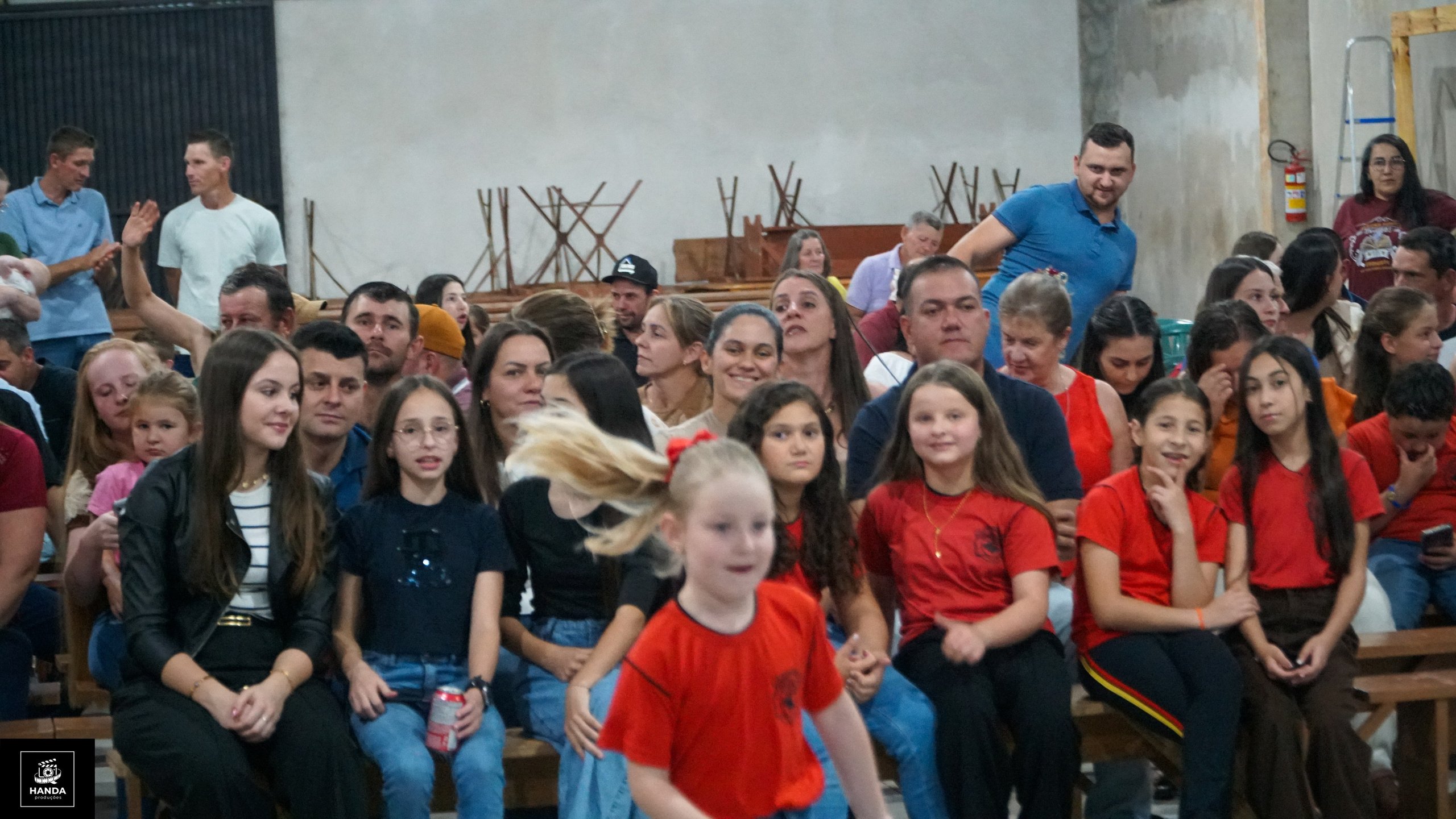 Noite autógrafos colégio Aurélio Buarque de Holanda. Handa Produções