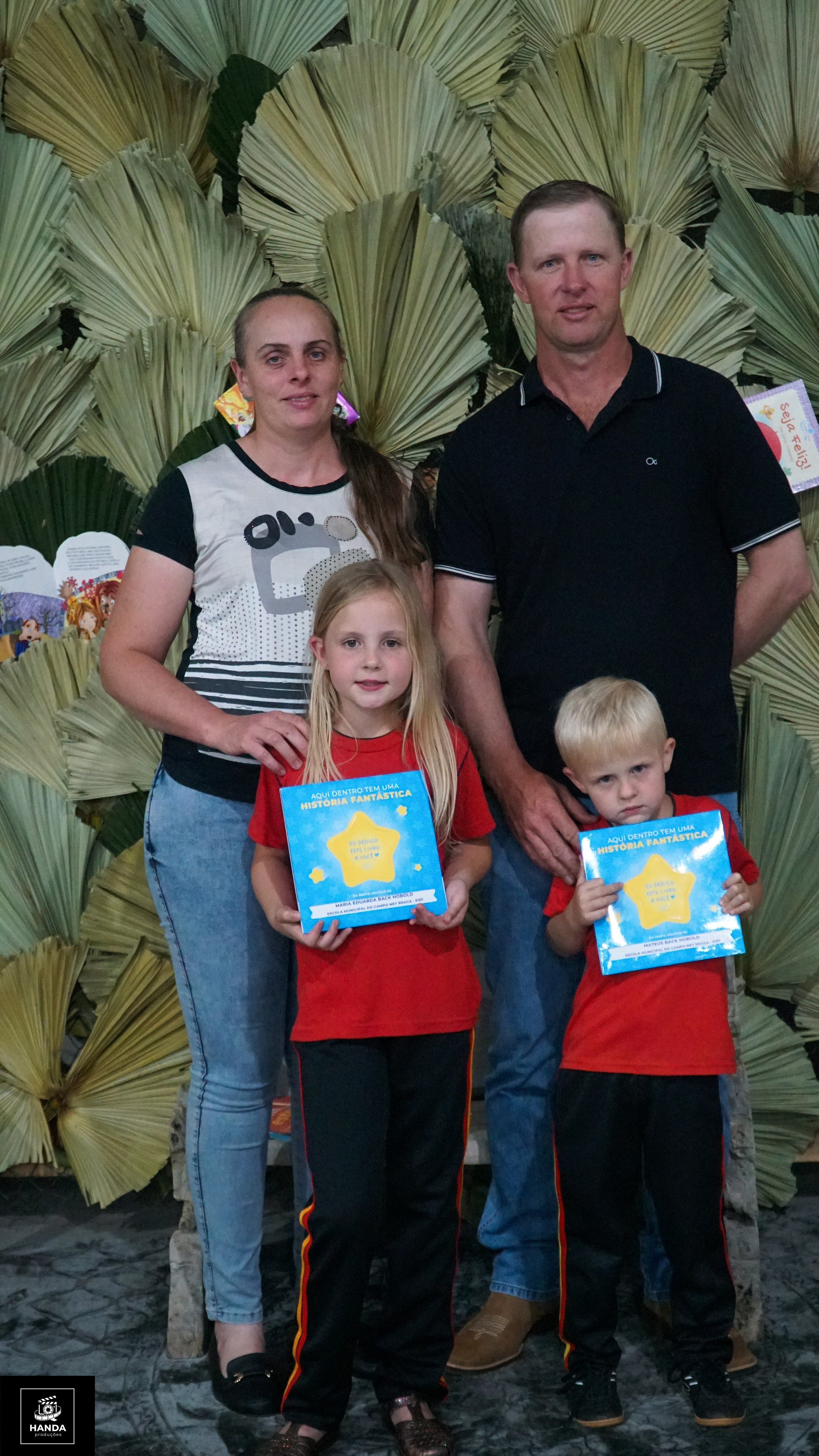 Noite autógrafos colégio Aurélio Buarque de Holanda. Handa Produções