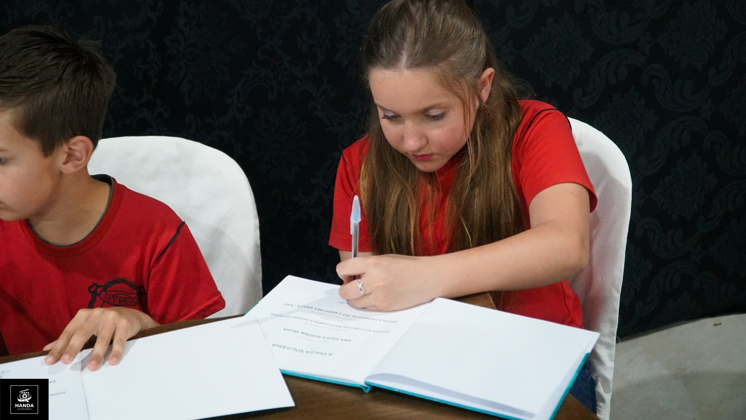 Noite autógrafos colégio Aurélio Buarque de Holanda. Handa Produções