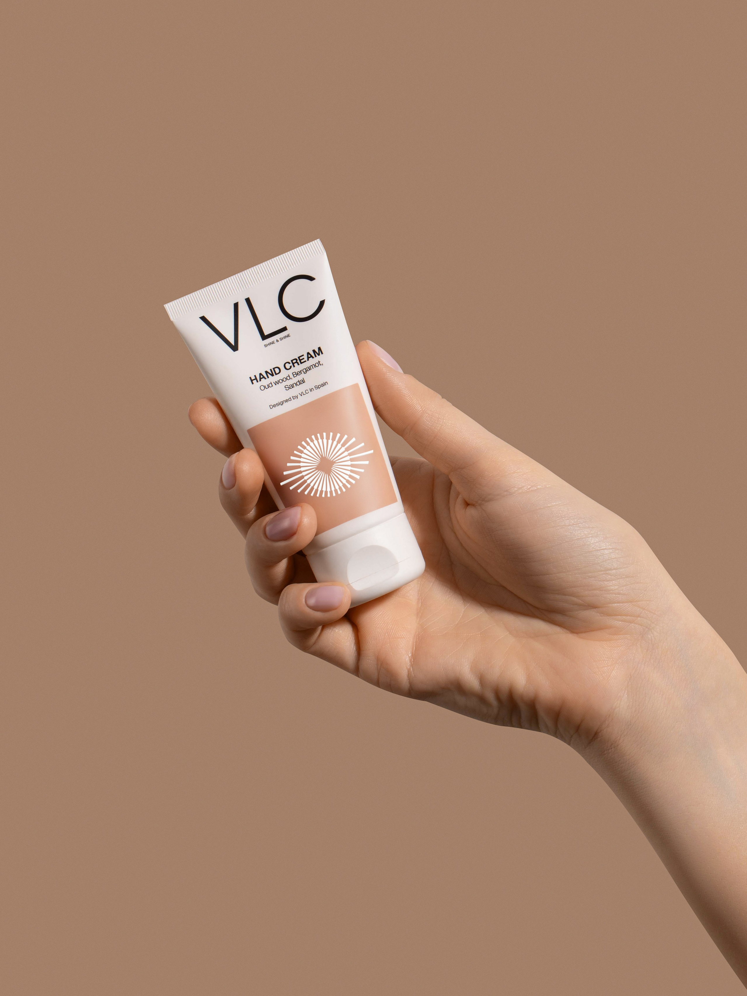 model retouching, hand retouching, beauty retouching, product photography retouching, skin retouching, realistic retouching, hand modeling, high-end retouching, cosmetic photography, skincare product retouching, commercial retouching, editorial retouching, hands in beauty shots, beauty campaign editing, photo retoucher for brands, e-commerce retouching, beauty advertising retouching, photo editing services for beauty brands, professional retouching for skincare, clean product retouching