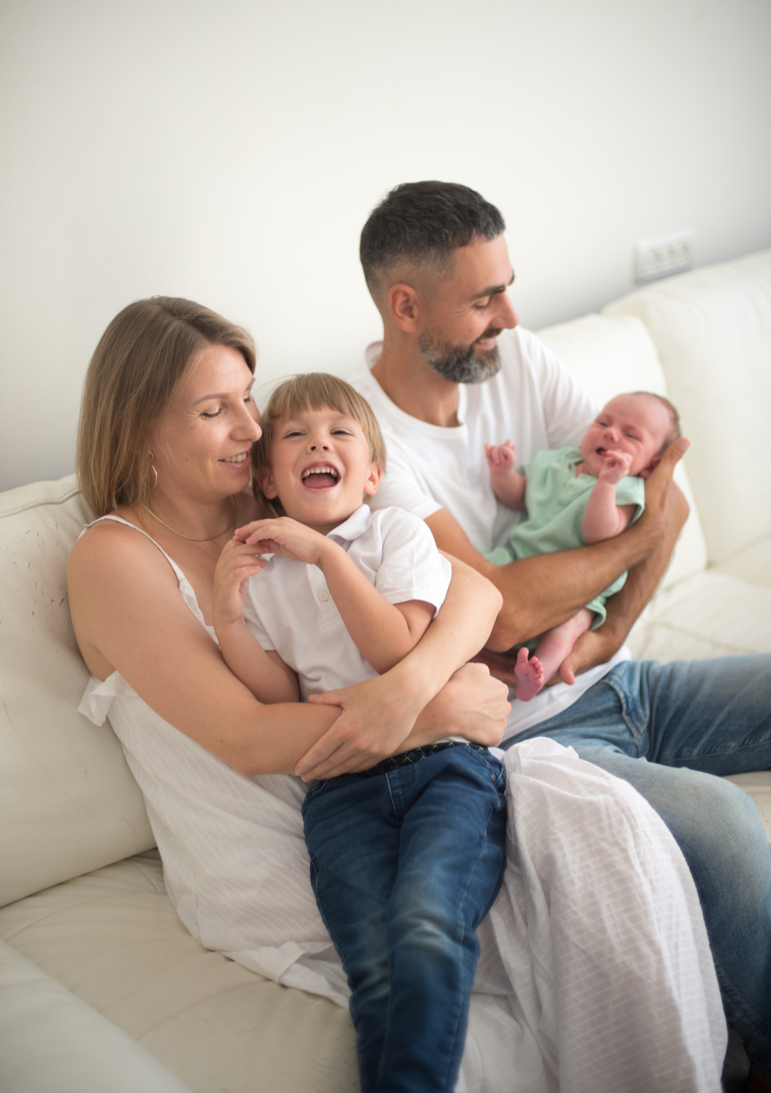 Катя, Андрей Мирон и Лео. Визуальный брендинг