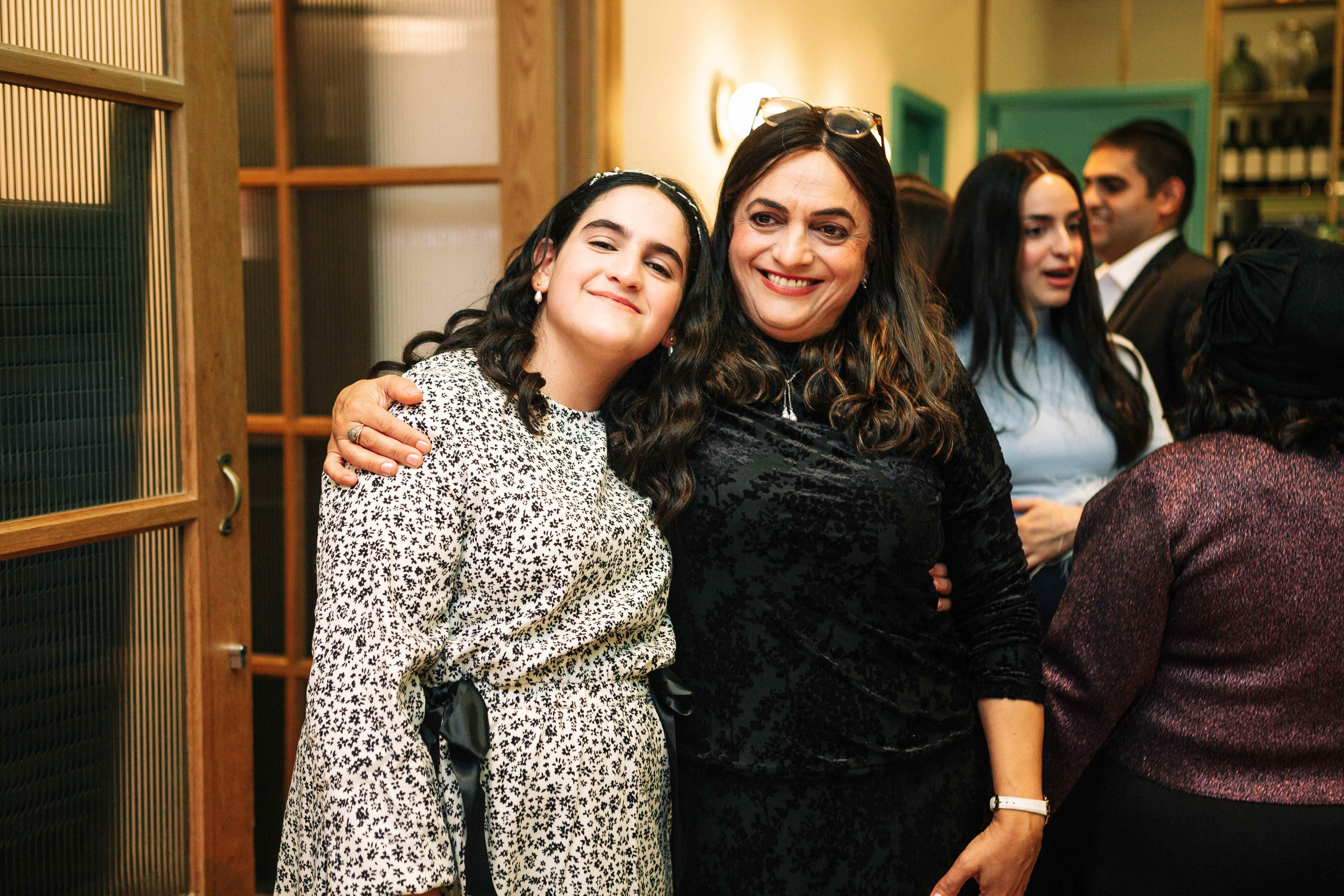 PARTY IN A RESTAURANT WITH THE WHOLE FAMILY. Https://shi-photo.com/