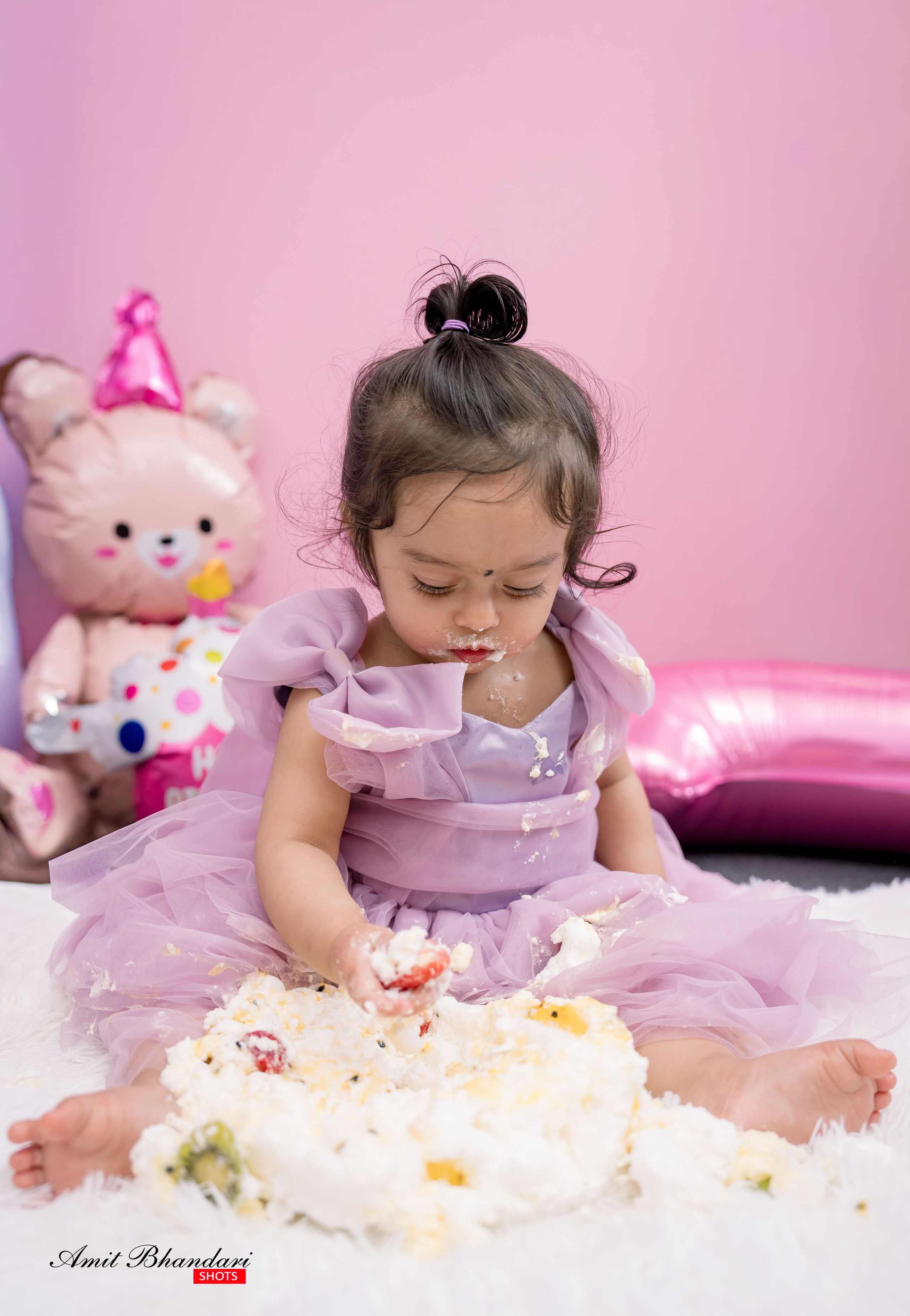Yuhana’s Cake Smash Session. Freelance Photographer in Newcastle & Central Coast
