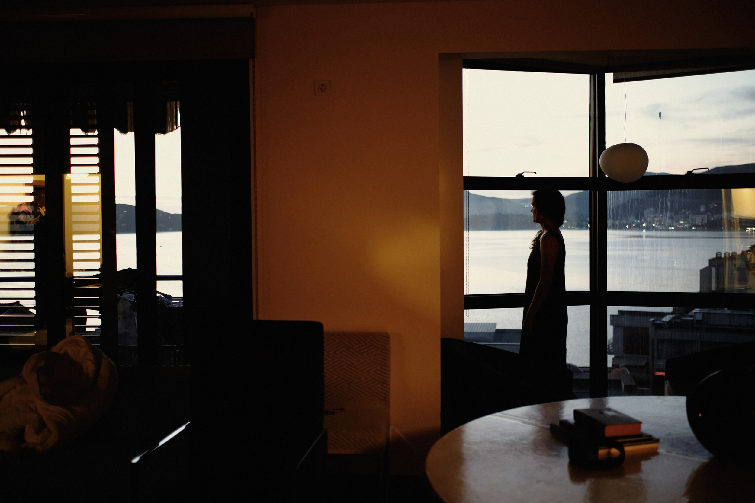 «Ожидание». Евгения. Вдохновляясь творчеством Эдварда Хоппера. Портретный фотограф Алена Новгородцева