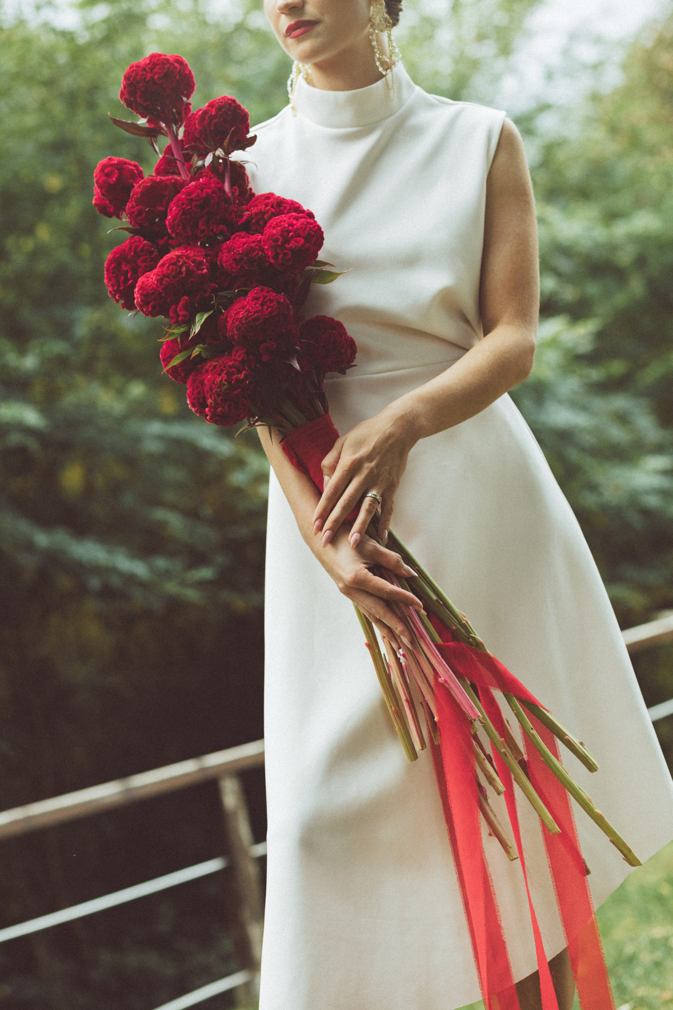 Julia — Red Wedding Editorial on Lake Como. Liza Bizzaro — Italy Wedding, Love Story & Portrait Photographer in Milan, Turin, Piedmont and Across Italy
