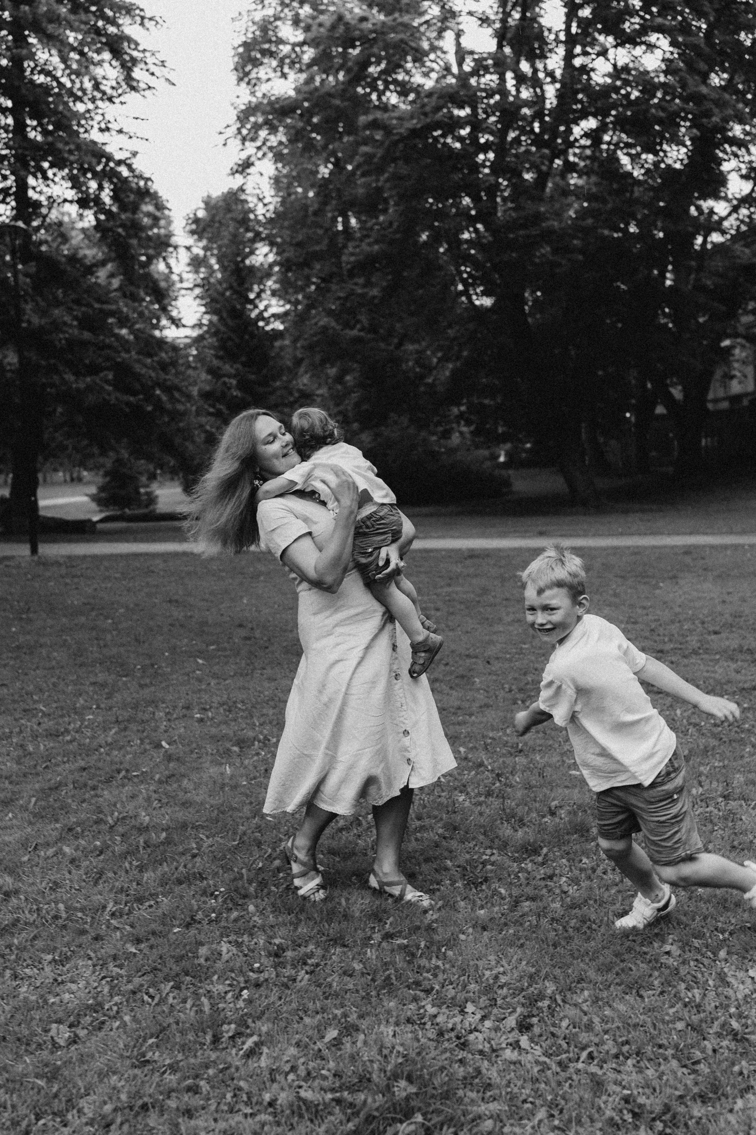 Kaivopuisto. Wedding and potrait photographer in Helsinki Vickan O