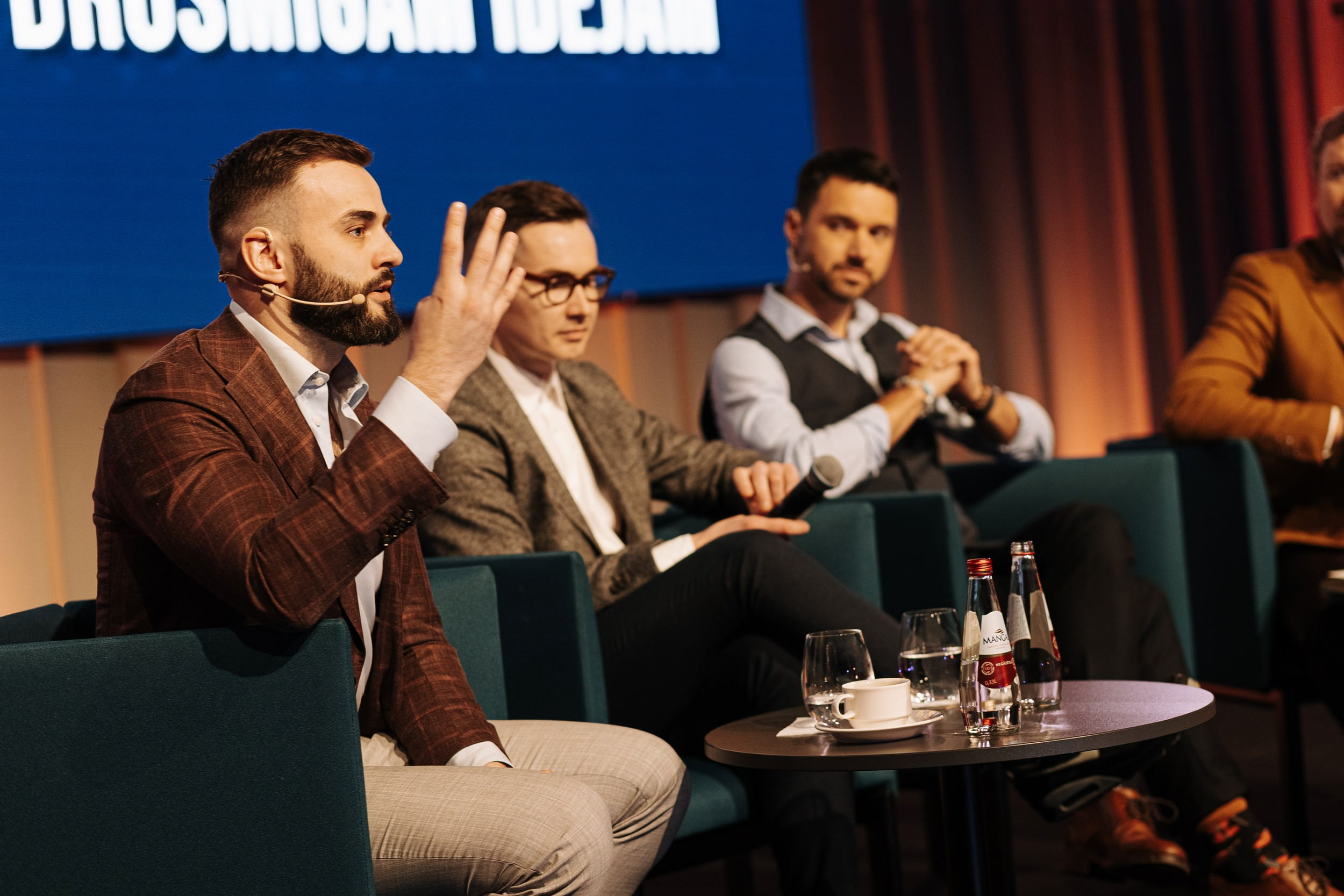 Dzīvesvirsotnes konference. Kāzu un ģimenes fotogrāfs Rīgā