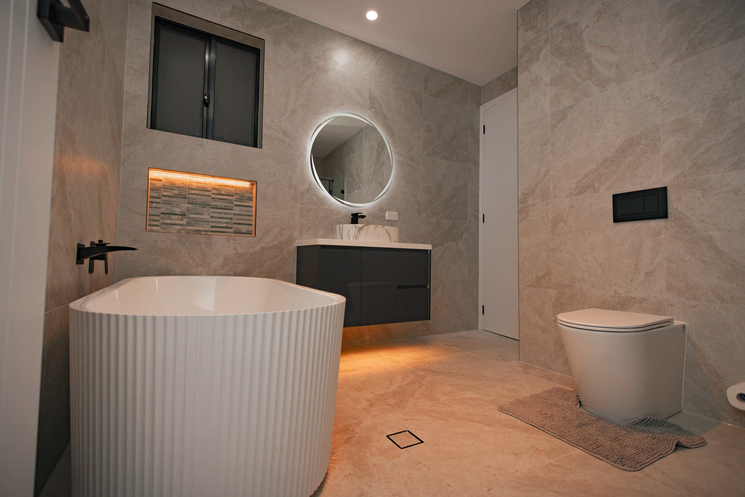 Nirumba Fields. MHCreative is family-oriented photographer based in SYDNEY