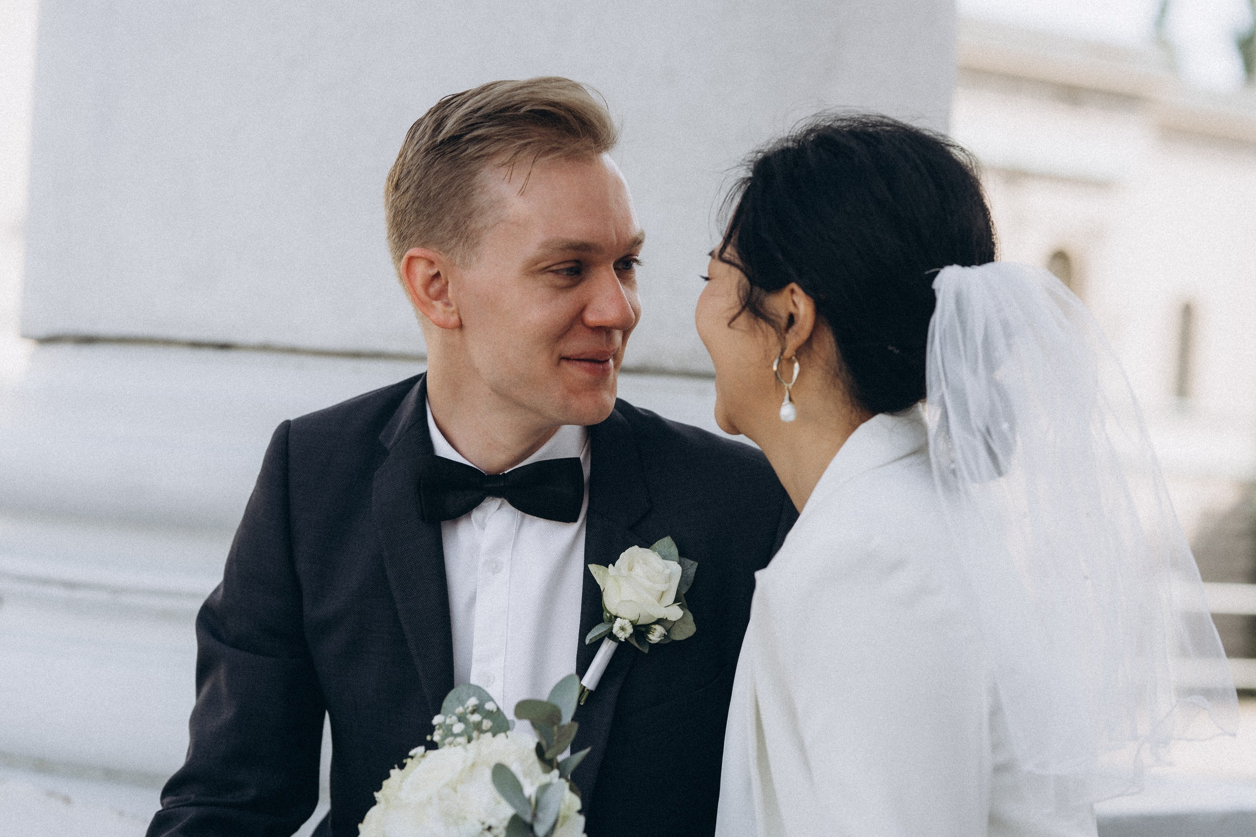 City wedding. Wedding and portrait photographer in Helsinki Vickan O