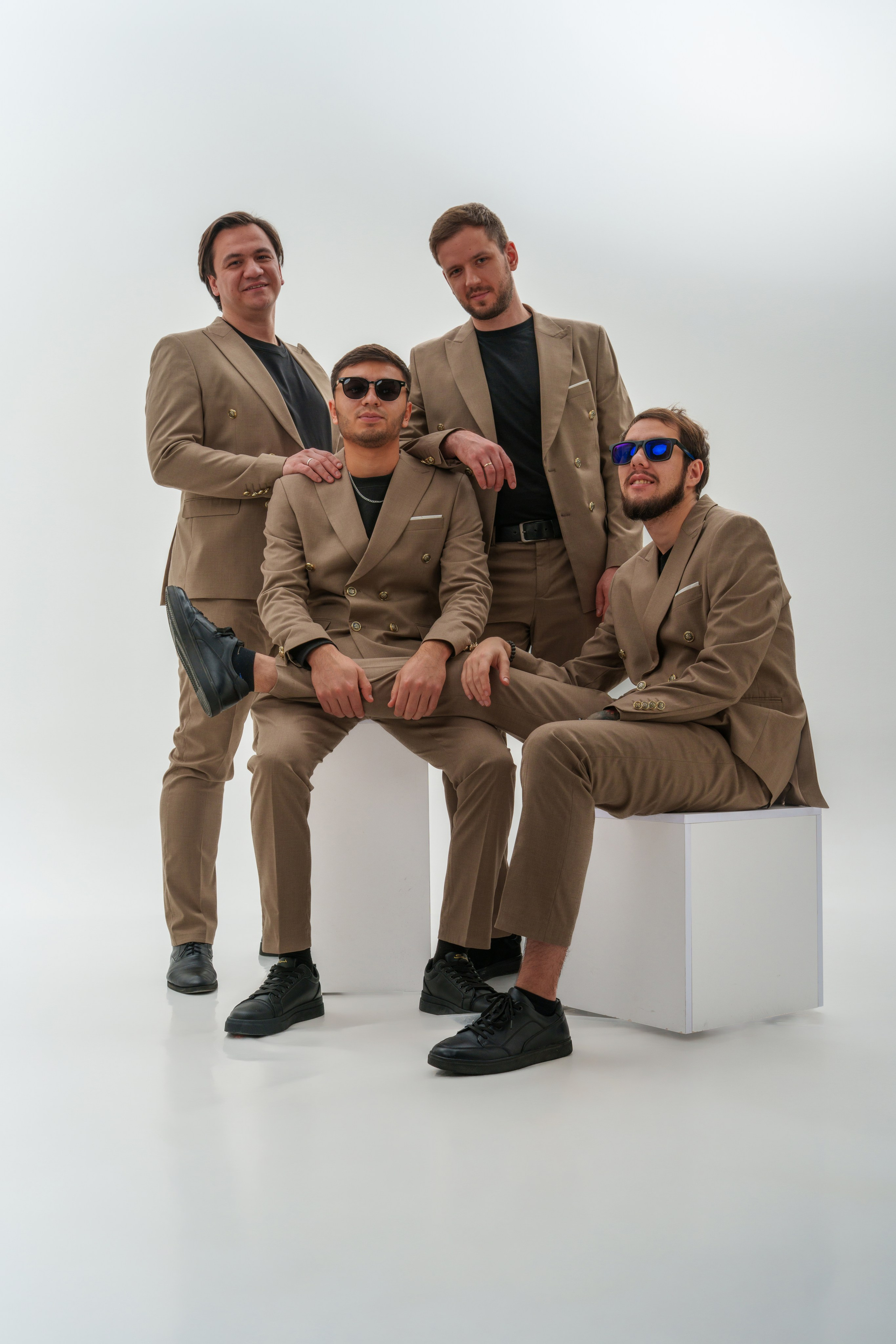 Violet Band. Nifty photography — коммерческий и портретный фотограф в Ташкенте. Студийная и выездная съёмка