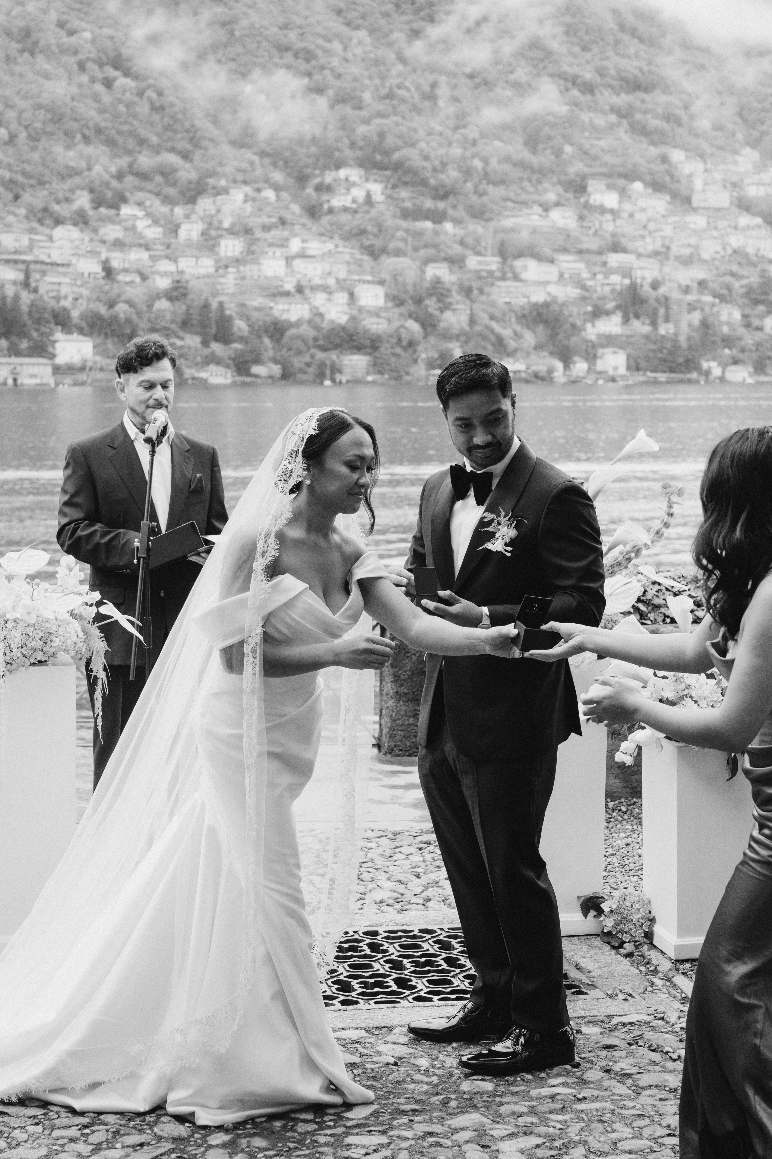 BEATRICE AND RAFAELE_LAKE COMO_Villa Regina Teodolinda. PHOTOGRAPHER IN ITALY