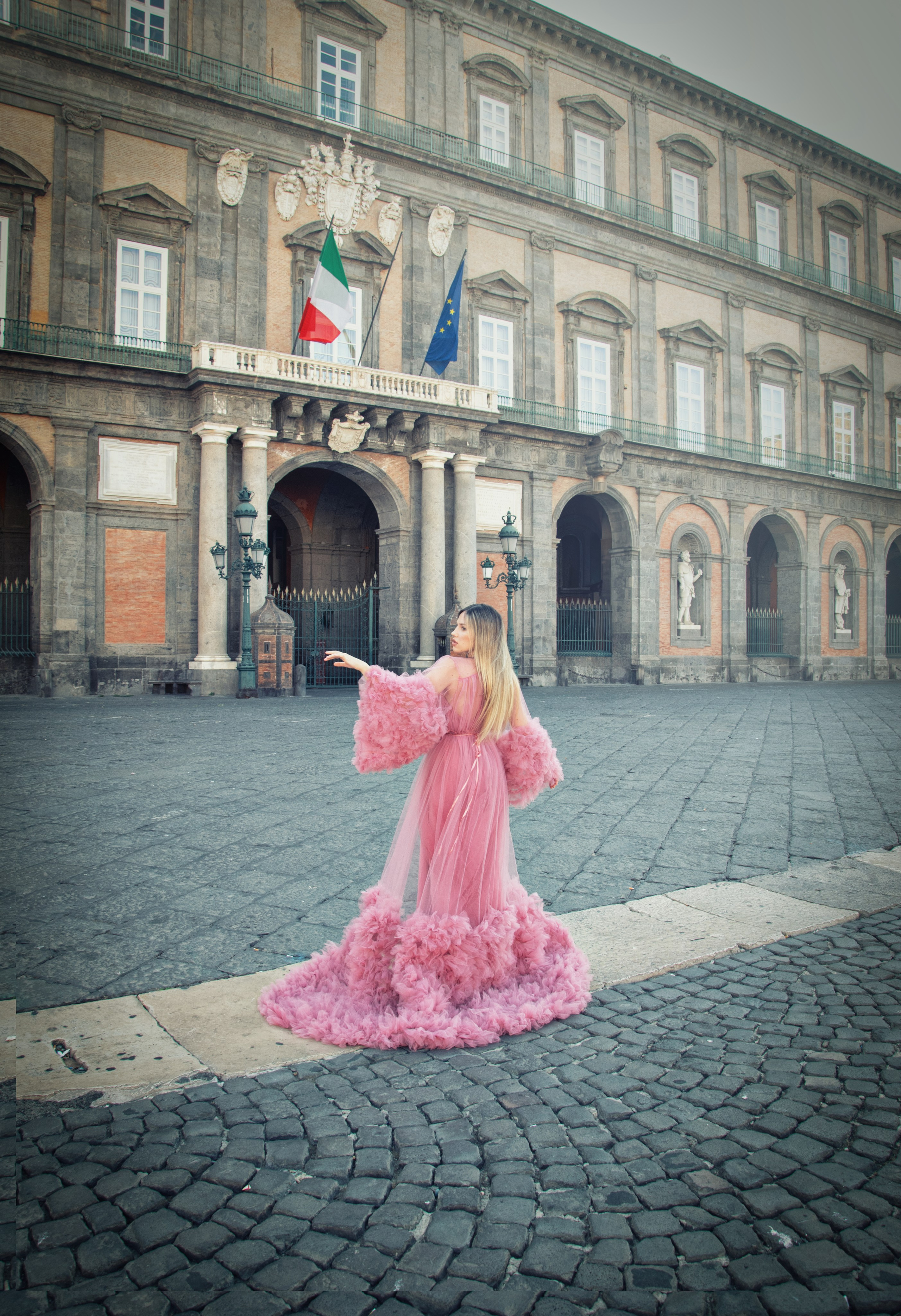 Photoshoot in tulle dresses. Фотограф в Неаполе
