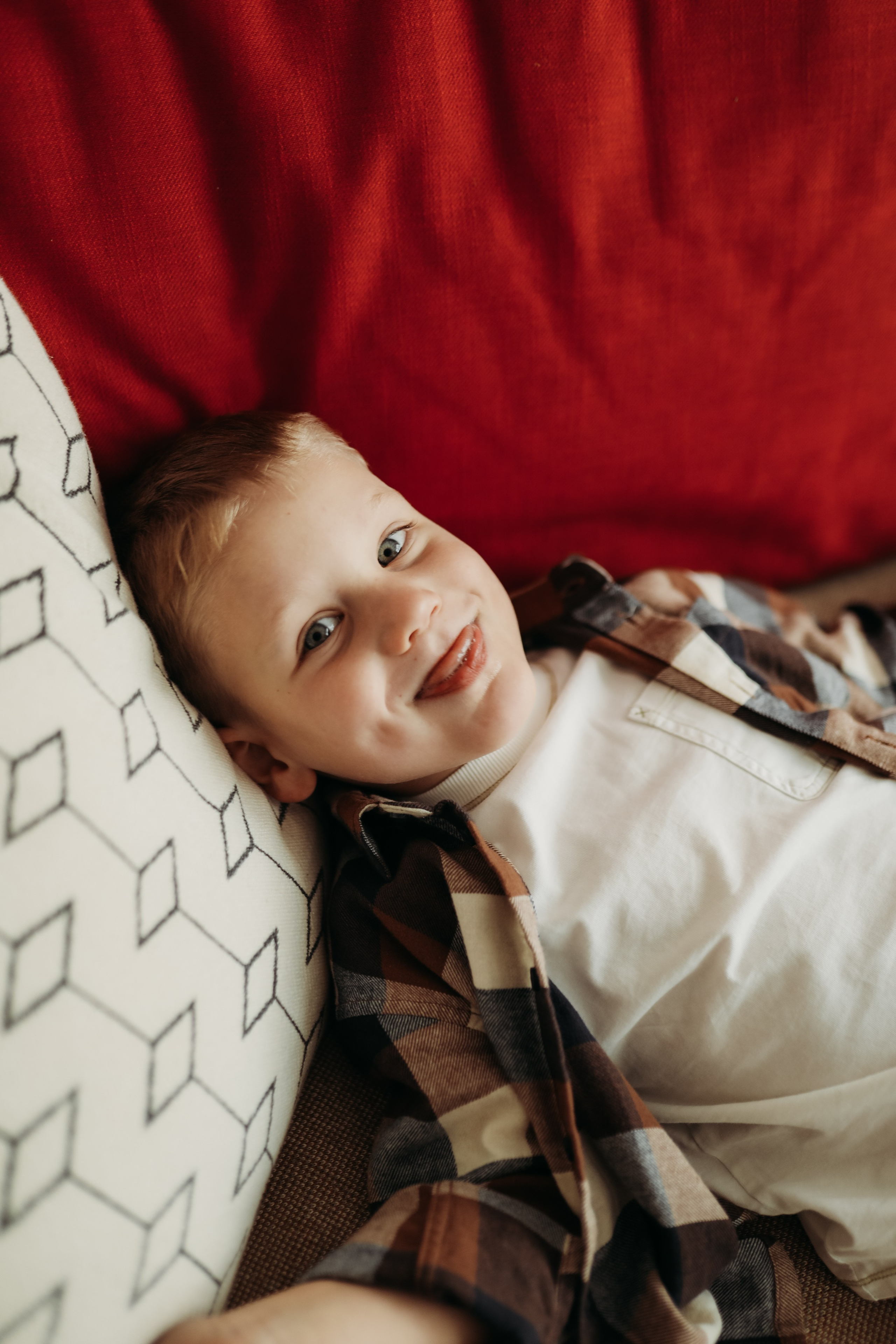 Familienfotograf Frankfurt am Rhein – Homestory Fotoshooting im eigenen Zuhause